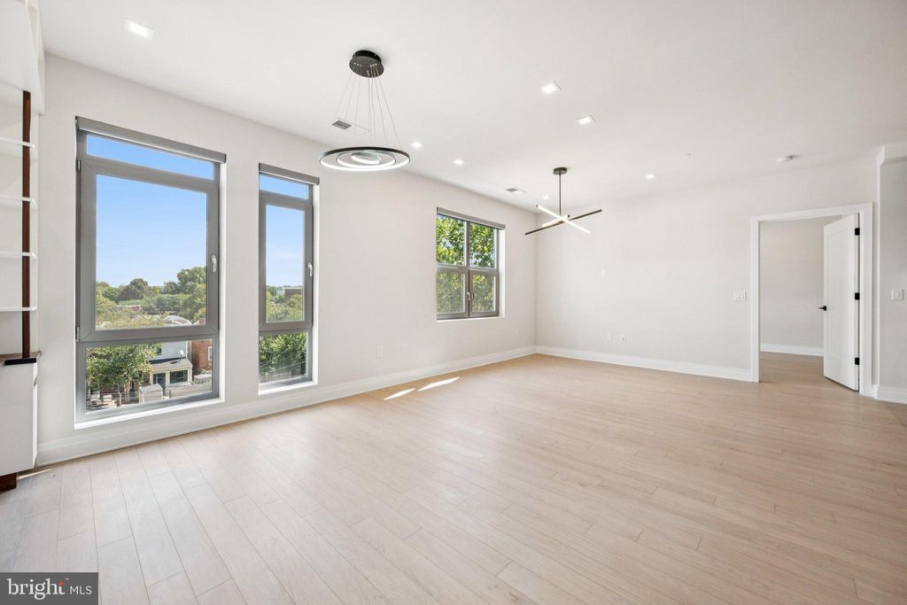 Photo of 900 11th Street SE #309, WASHINGTON, DC 20003 (MLS # DCDC2226576)