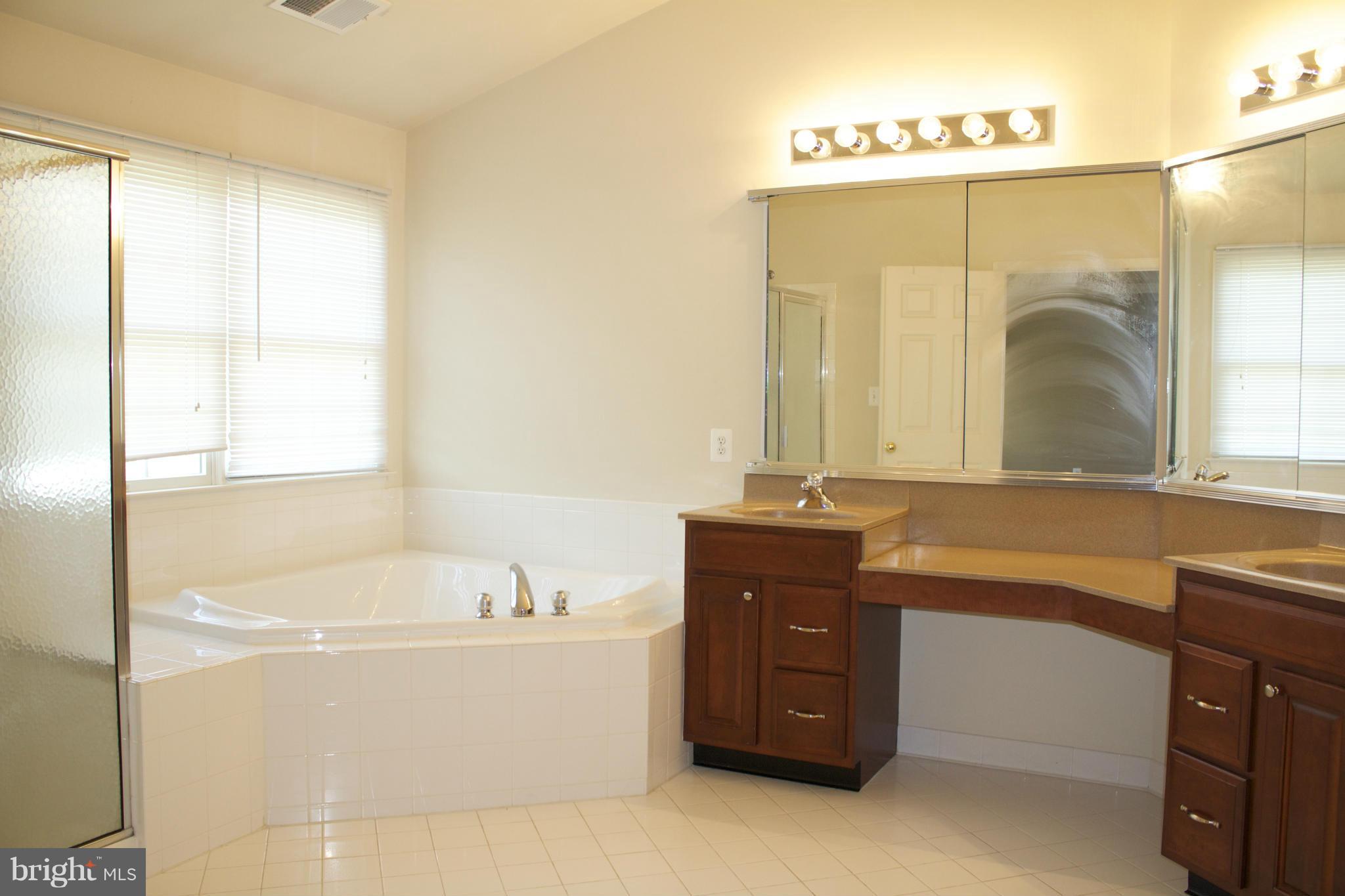 LOUDOUN VALLEY ESTATES 2 - Residential Lease