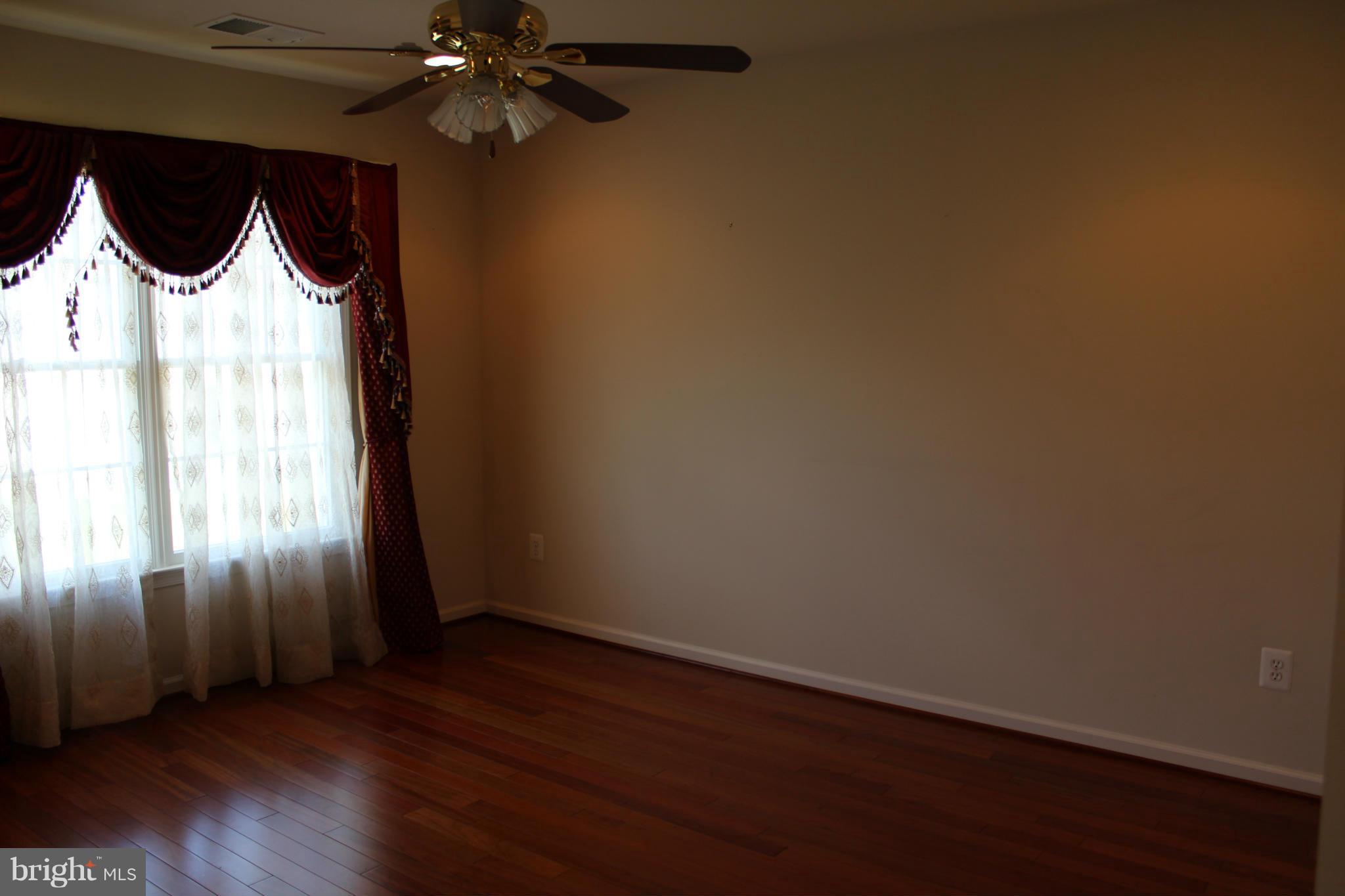 LOUDOUN VALLEY ESTATES 2 - Residential Lease