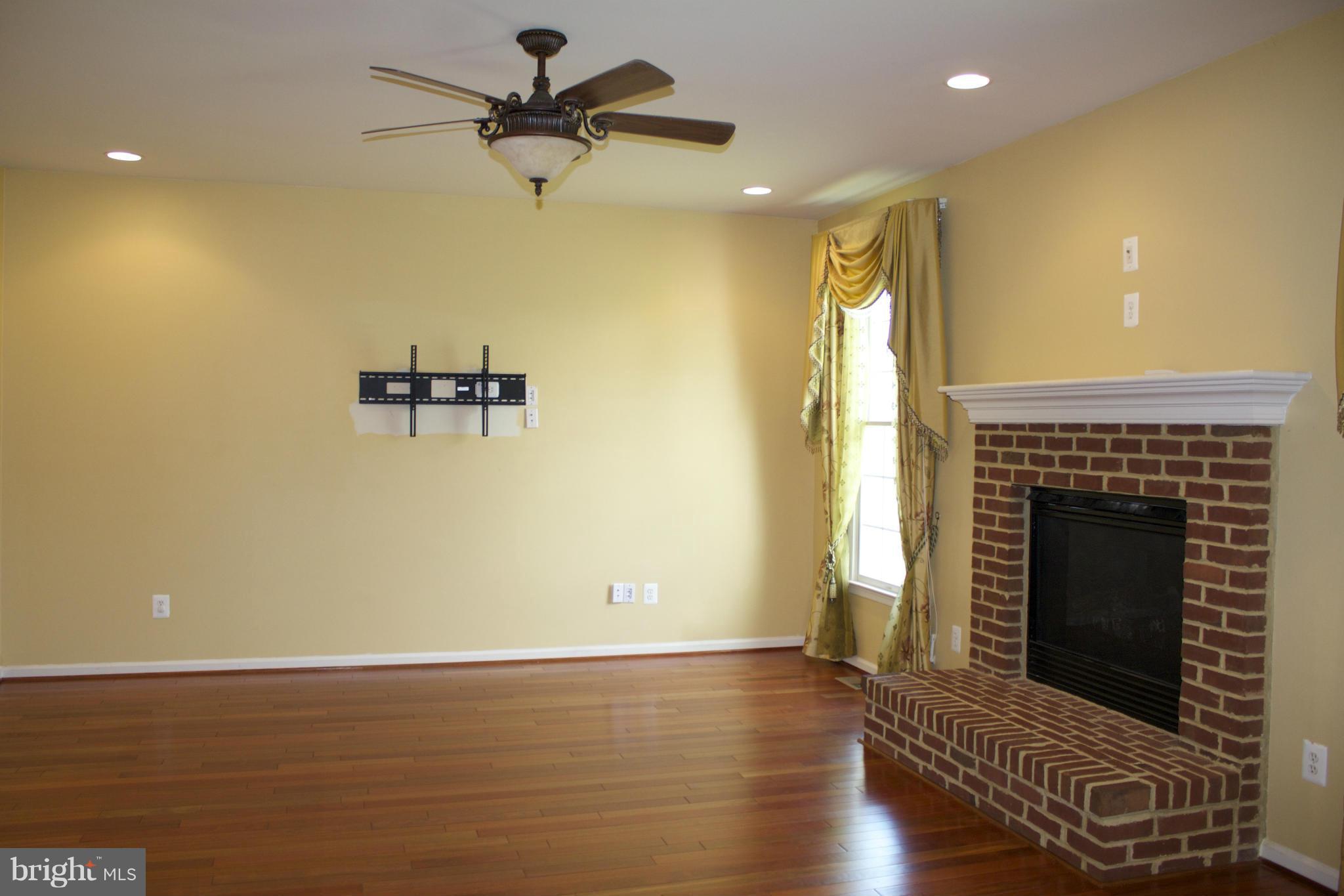 LOUDOUN VALLEY ESTATES 2 - Residential Lease