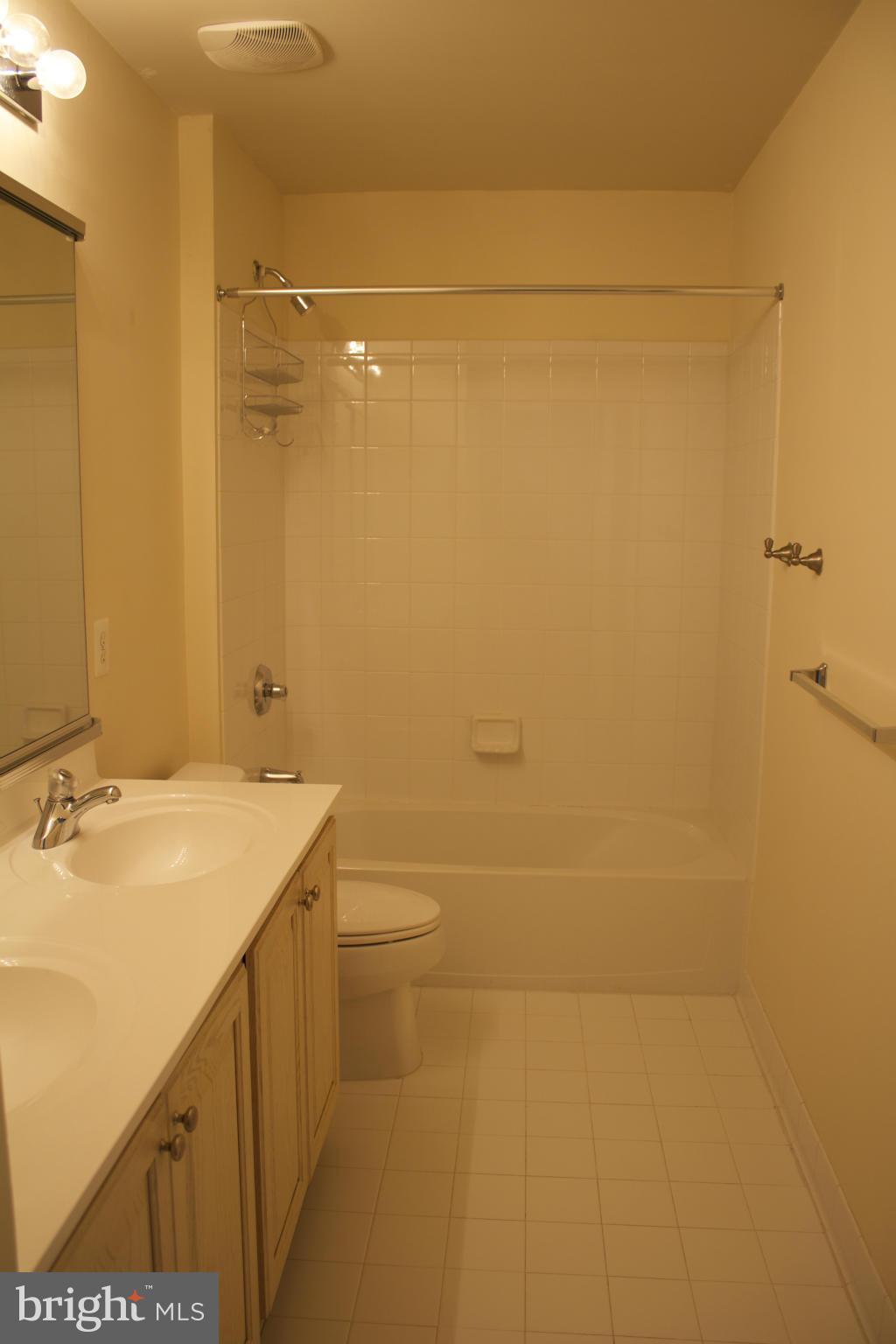 LOUDOUN VALLEY ESTATES 2 - Residential Lease