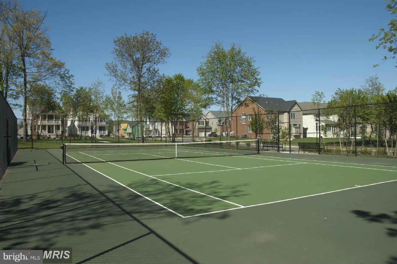 LOUDOUN VALLEY ESTATES 2 - Residential Lease