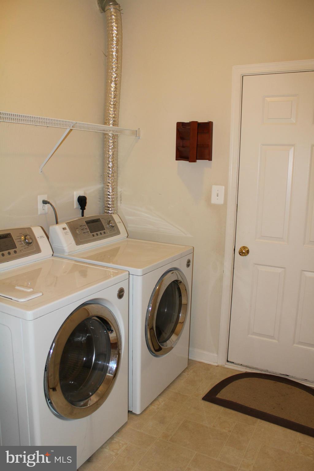 LOUDOUN VALLEY ESTATES 2 - Residential Lease