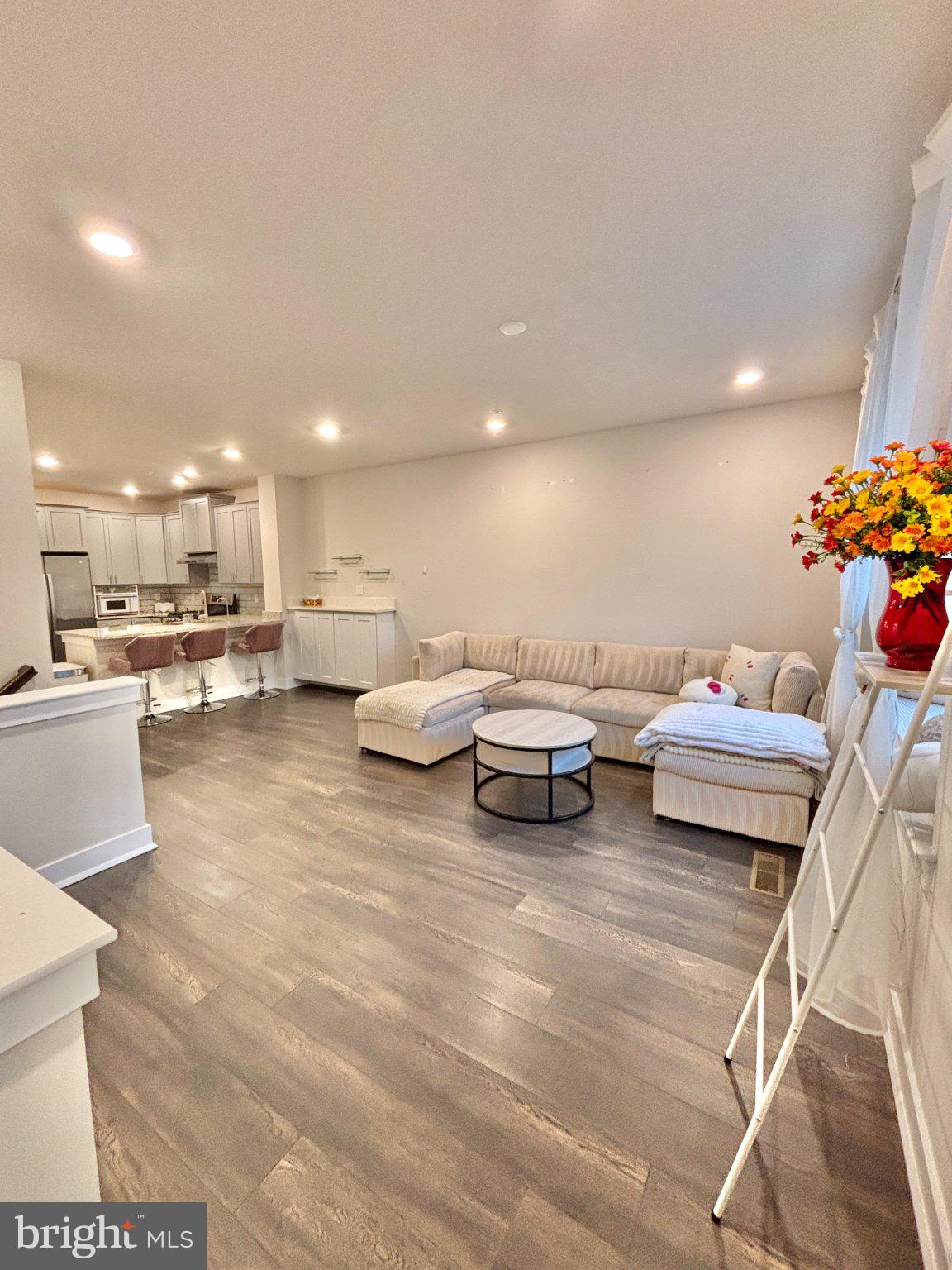 118 ANNAPOLIS STREET A