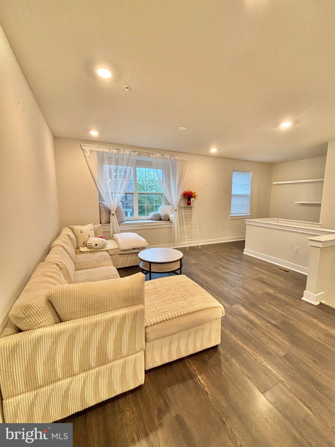 118 ANNAPOLIS STREET A