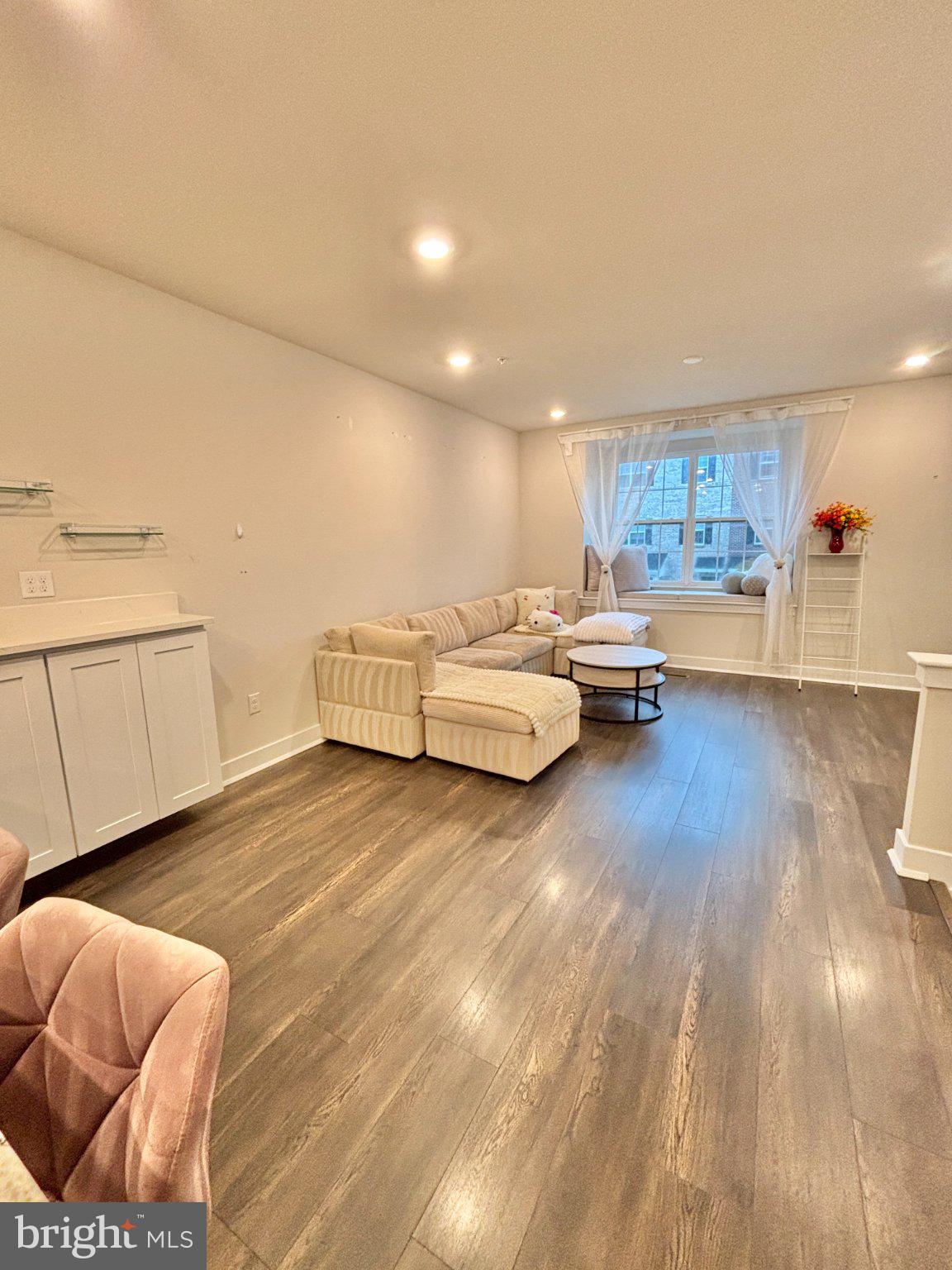 118 ANNAPOLIS STREET A