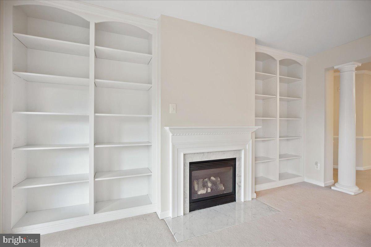 OYSTER BAY CONDOMINIUMS - Residential