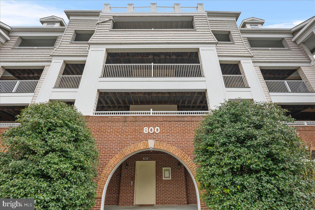 OYSTER BAY CONDOMINIUMS - Residential