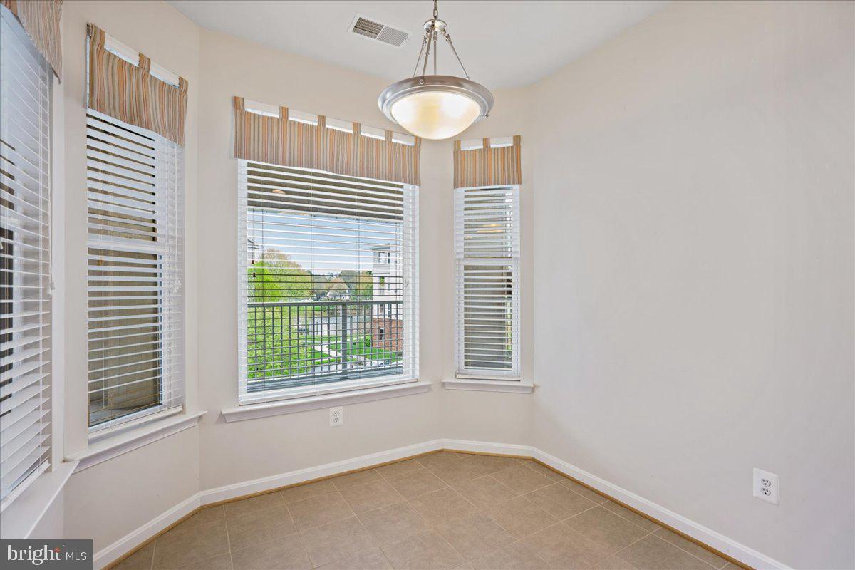 OYSTER BAY CONDOMINIUMS - Residential