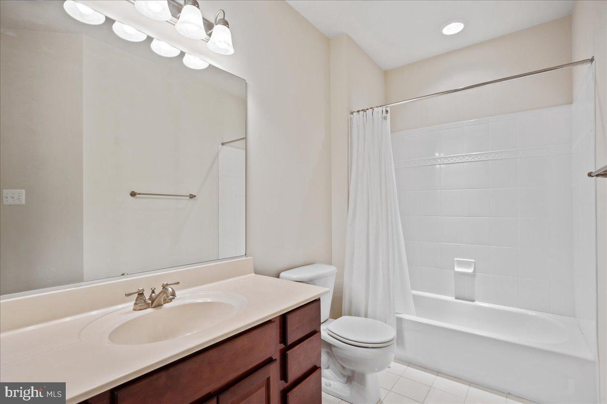 OYSTER BAY CONDOMINIUMS - Residential