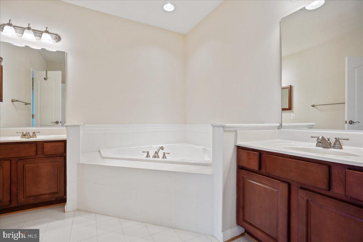 OYSTER BAY CONDOMINIUMS - Residential