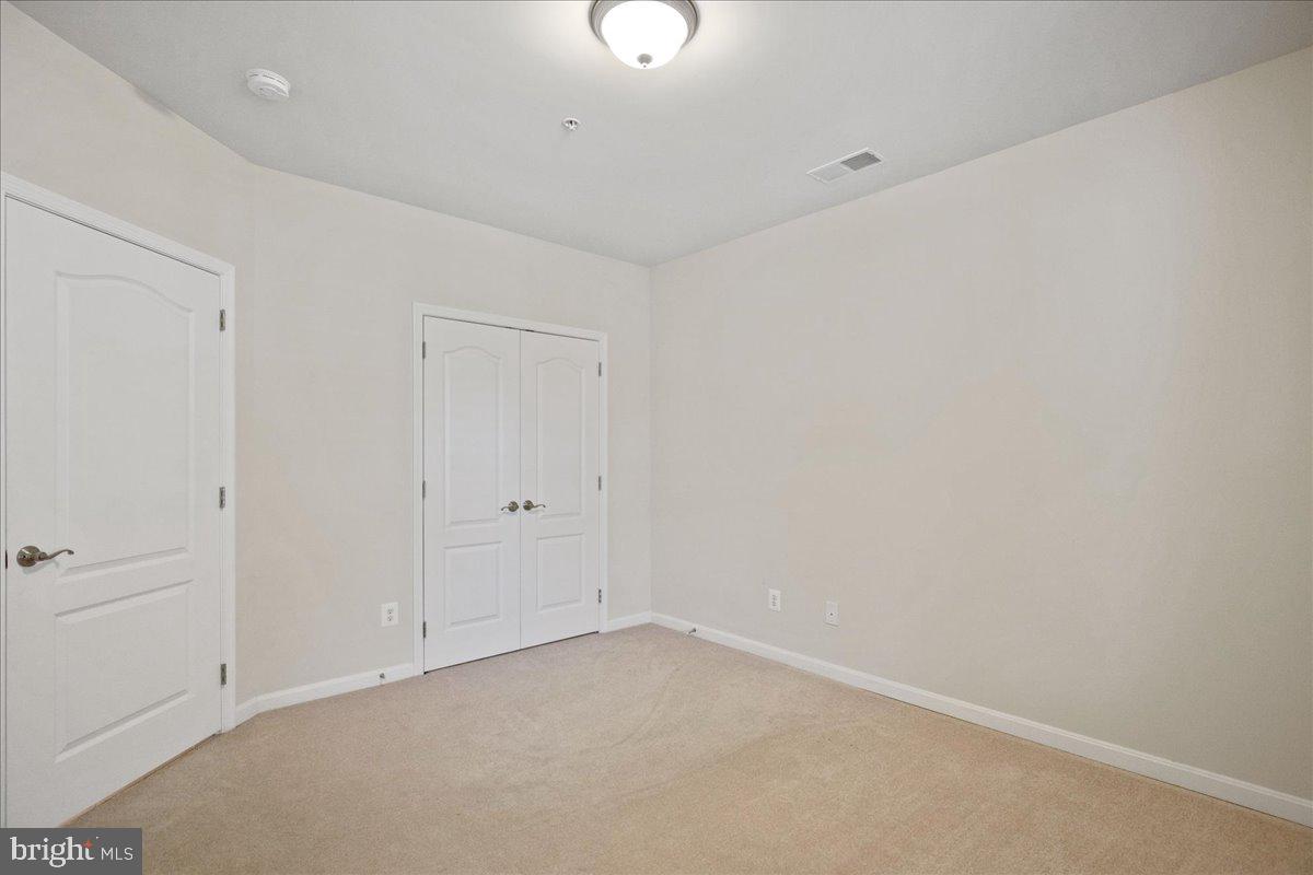 OYSTER BAY CONDOMINIUMS - Residential