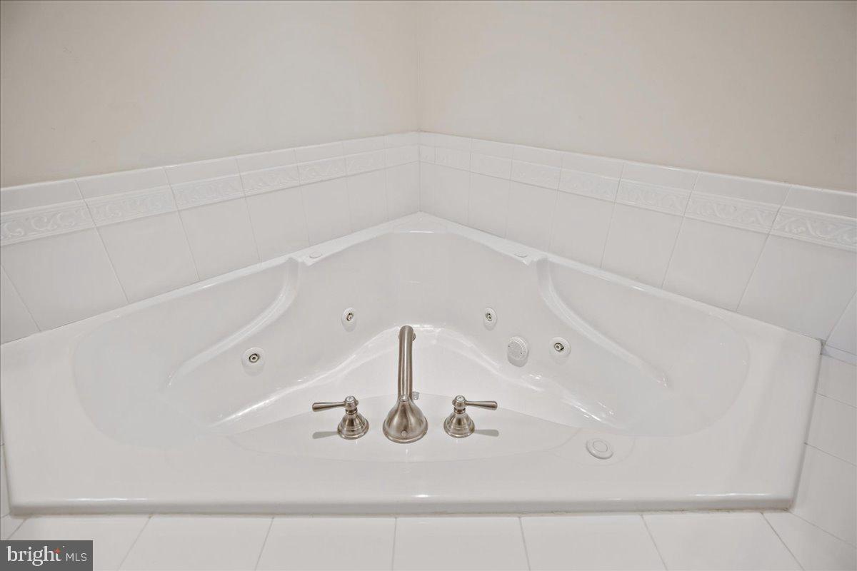 OYSTER BAY CONDOMINIUMS - Residential