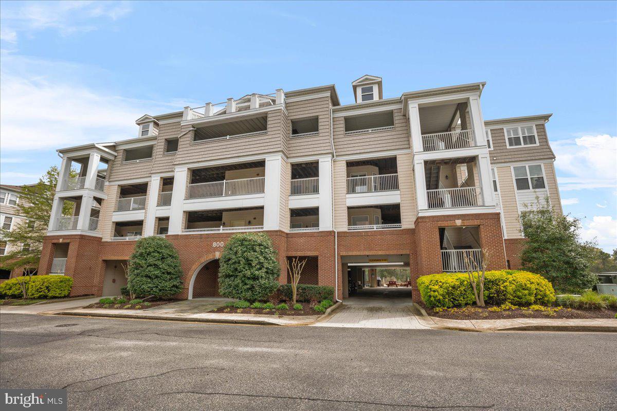 OYSTER BAY CONDOMINIUMS - Residential