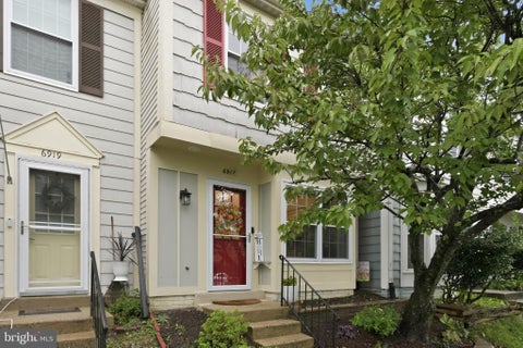 Townhouse For Sale - 6917 Chiswick Lane<br/> ALEXANDRIA, VA 22310