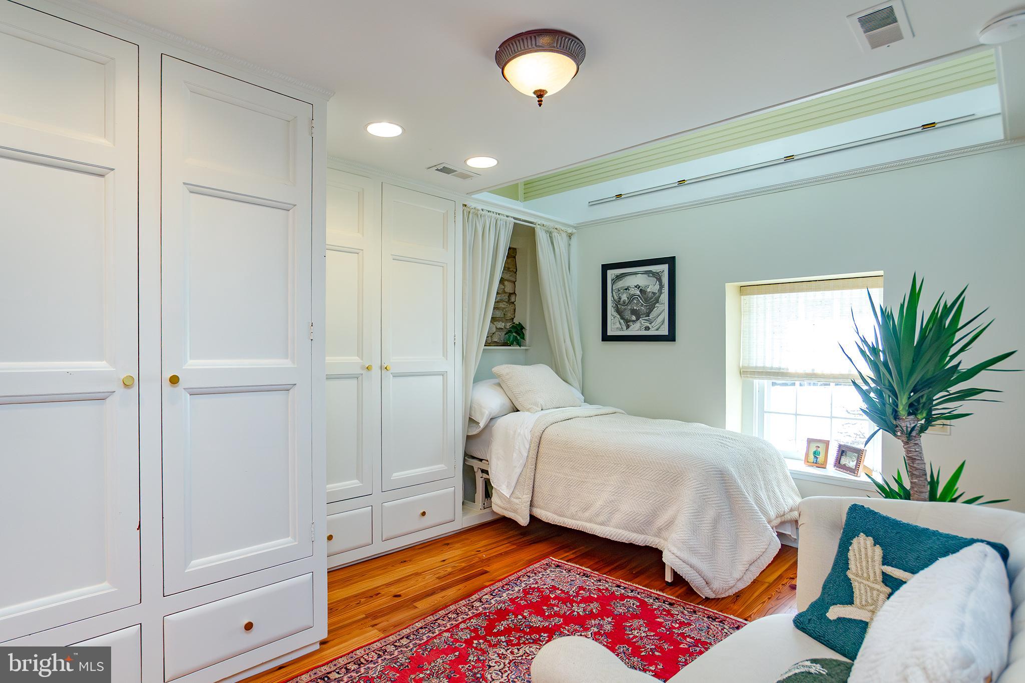 ROCKLAND VILLAGE - Residential