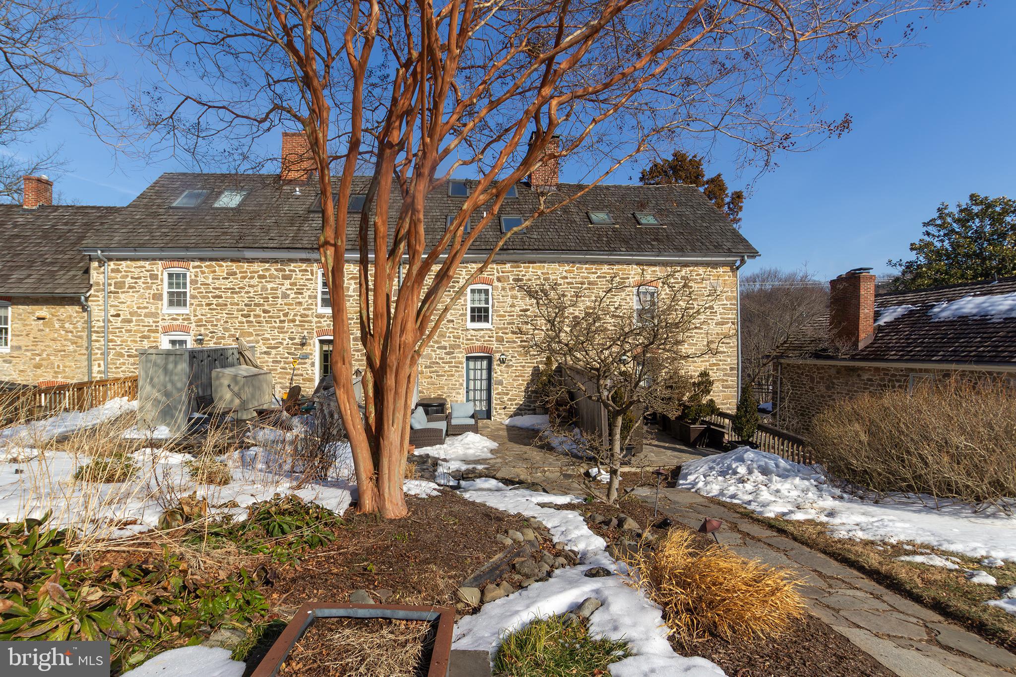 ROCKLAND VILLAGE - Residential