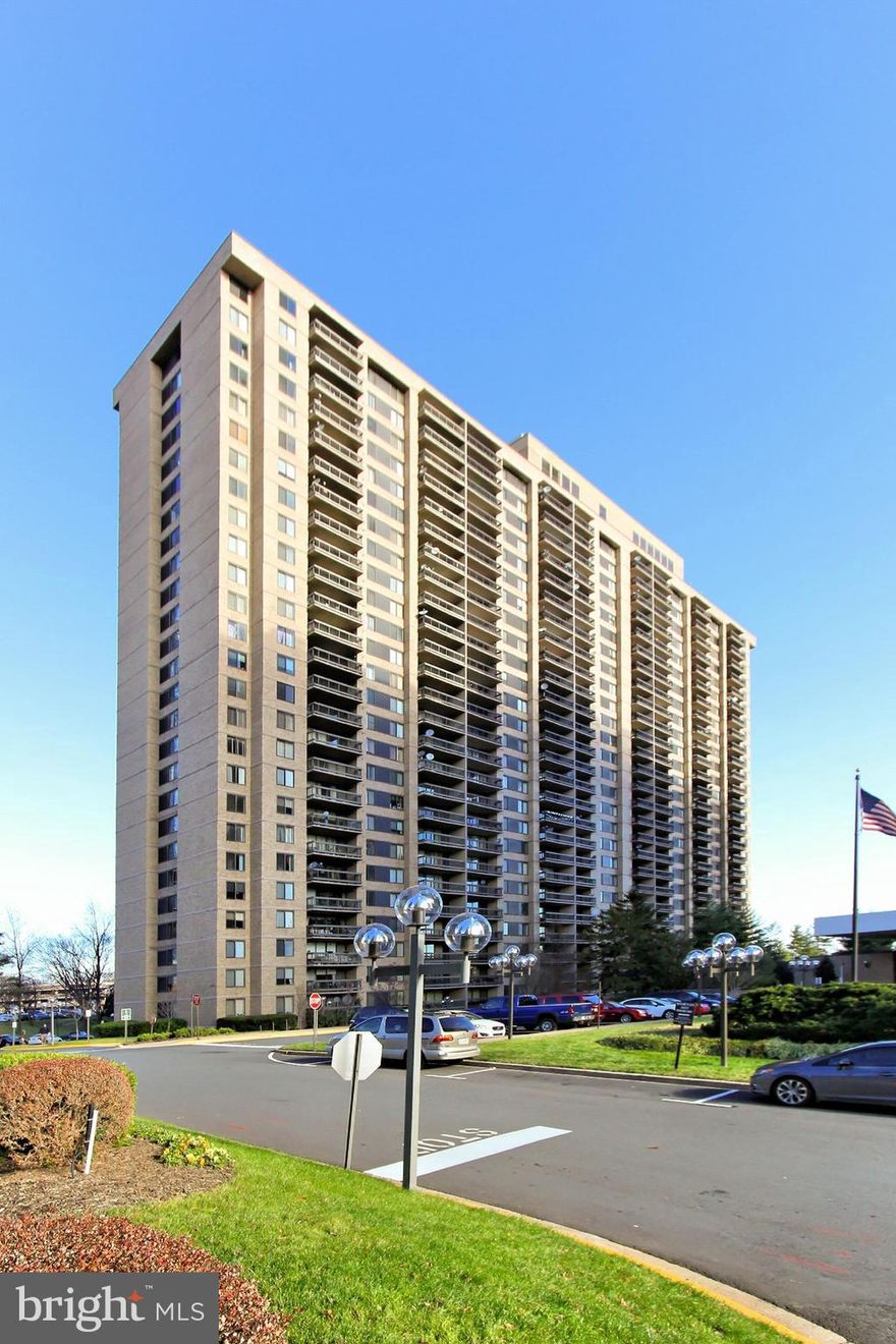 OFFERS DUE BY 5PM MONDAY 03/24. Attention all contractors and end users looking fora project!  Skyline Plaza unit 2112 South is an estate sale and requires a complete renovation.  Strictly being sold "as-is." This one bedroom + one bathroom 959 sq ft unit is on a high floor with large balcony and sweeping views.  Similar renovated units have recently sold in the low $300,000s.  Garage parking (P234-B2) conveys.  Skyline Plaza has resort style amenities including a pool, gym, on-site management and staffed front desk.  Please reach out to the listing agent for further information.