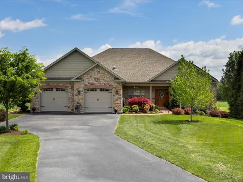 1464 Highfield Court, Chambersburg, PA MLS: PAFL2027122