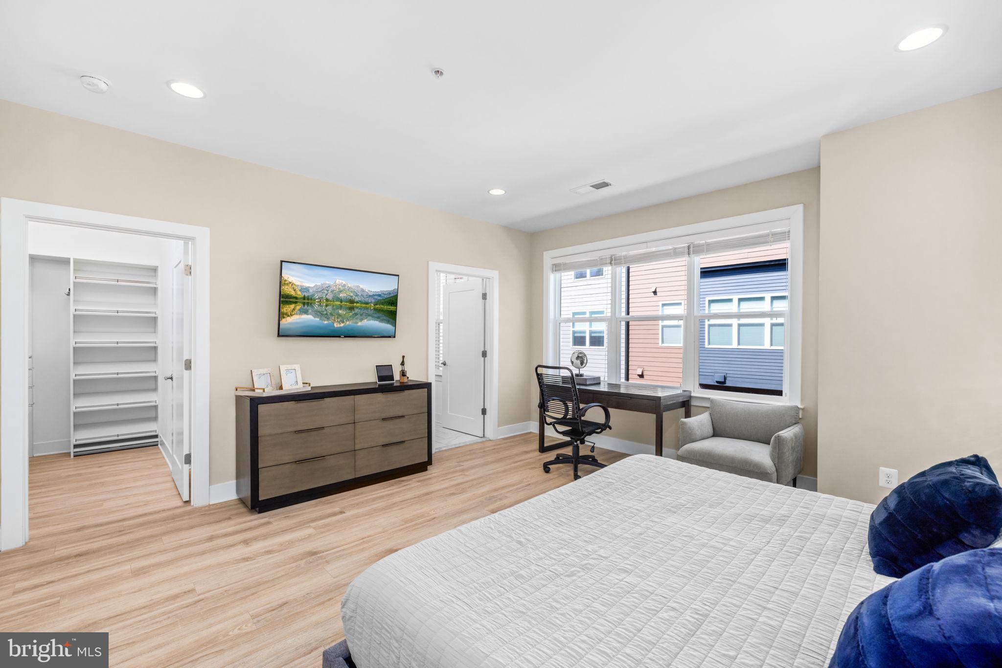 TOWER OAKS - Residential