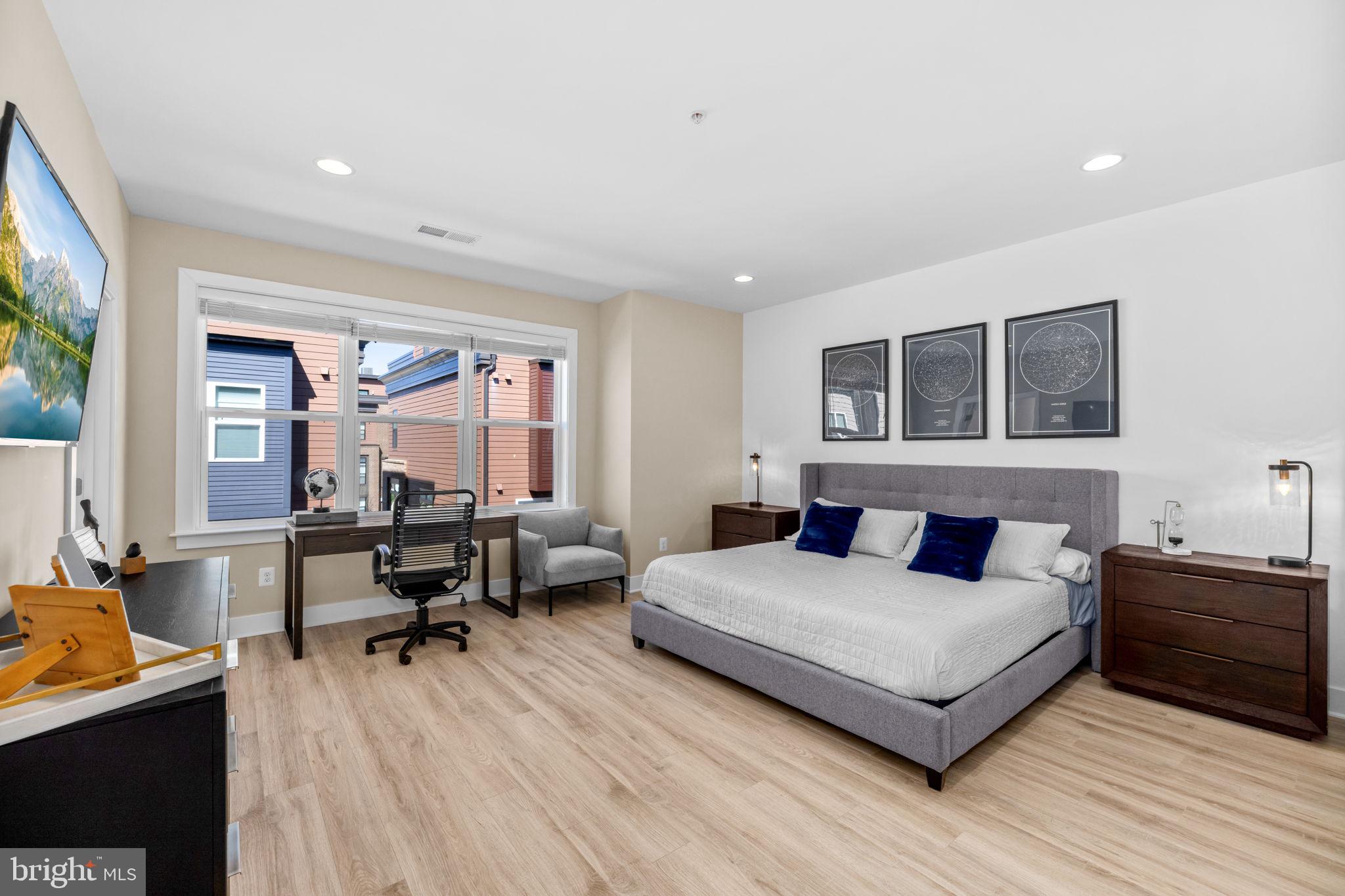 TOWER OAKS - Residential