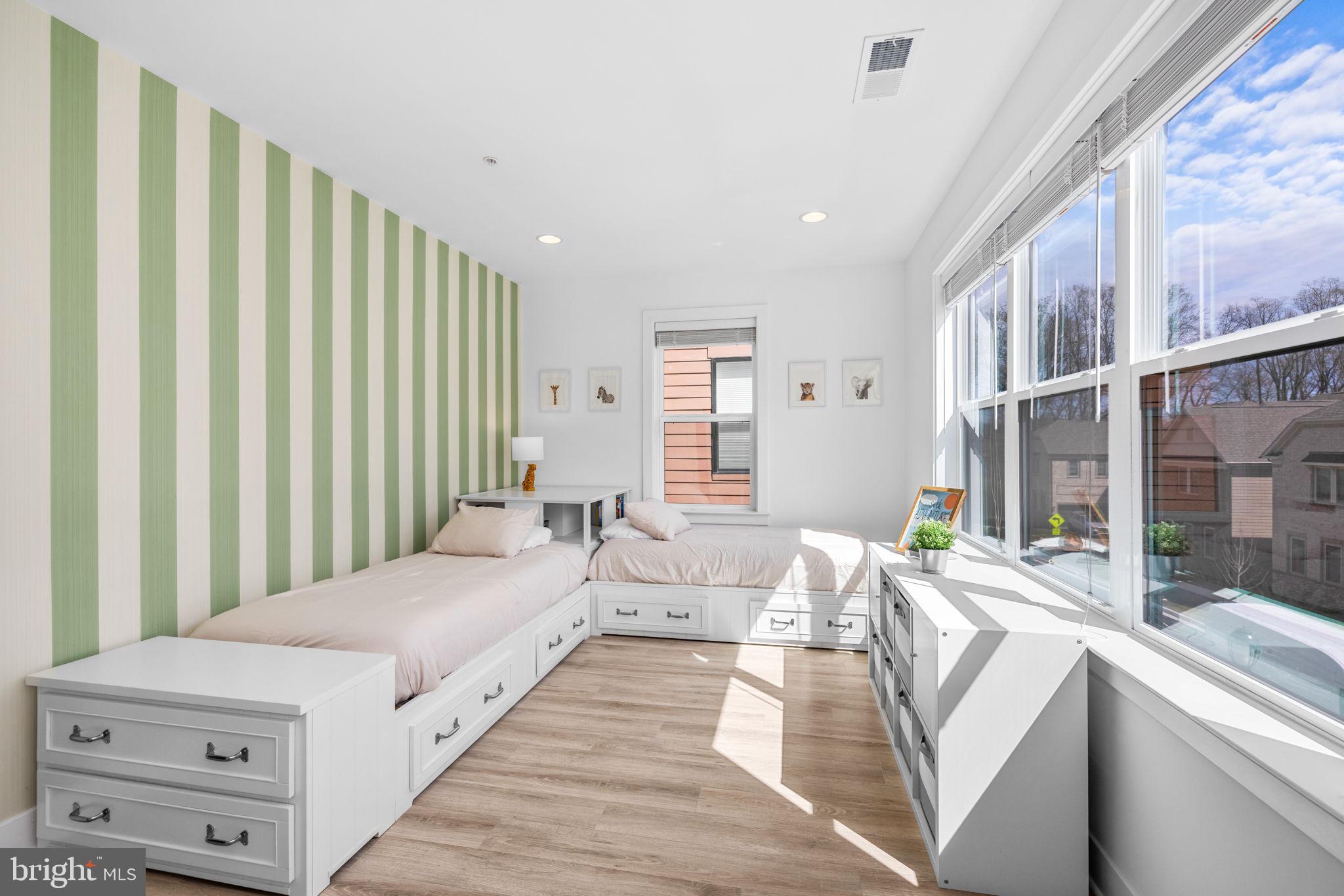 TOWER OAKS - Residential