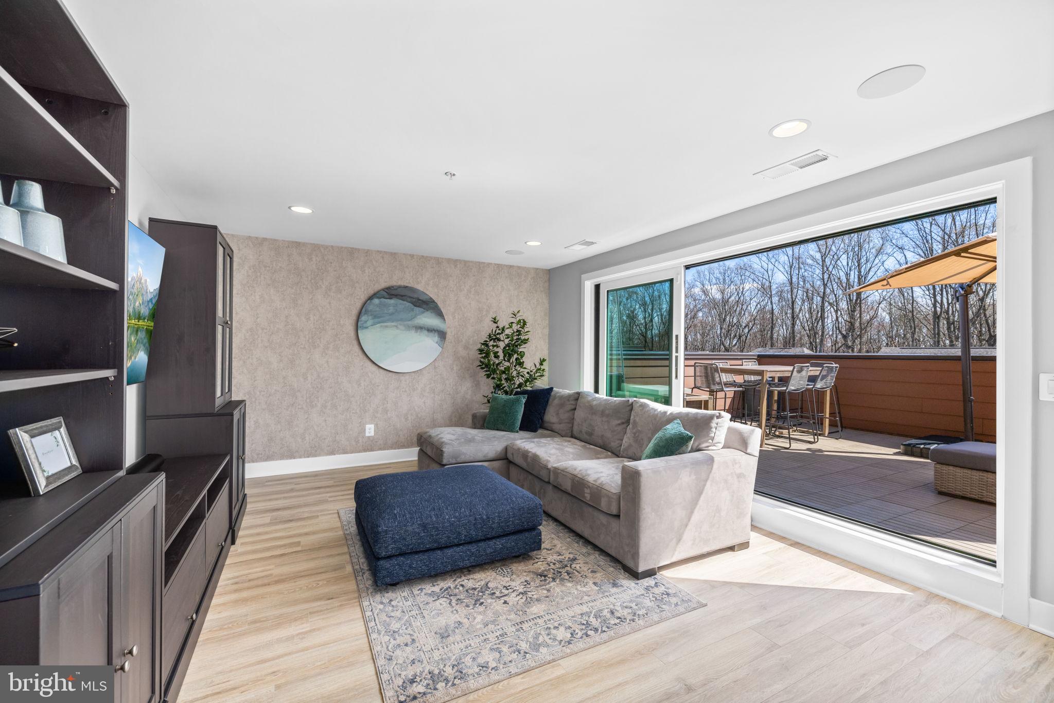 TOWER OAKS - Residential