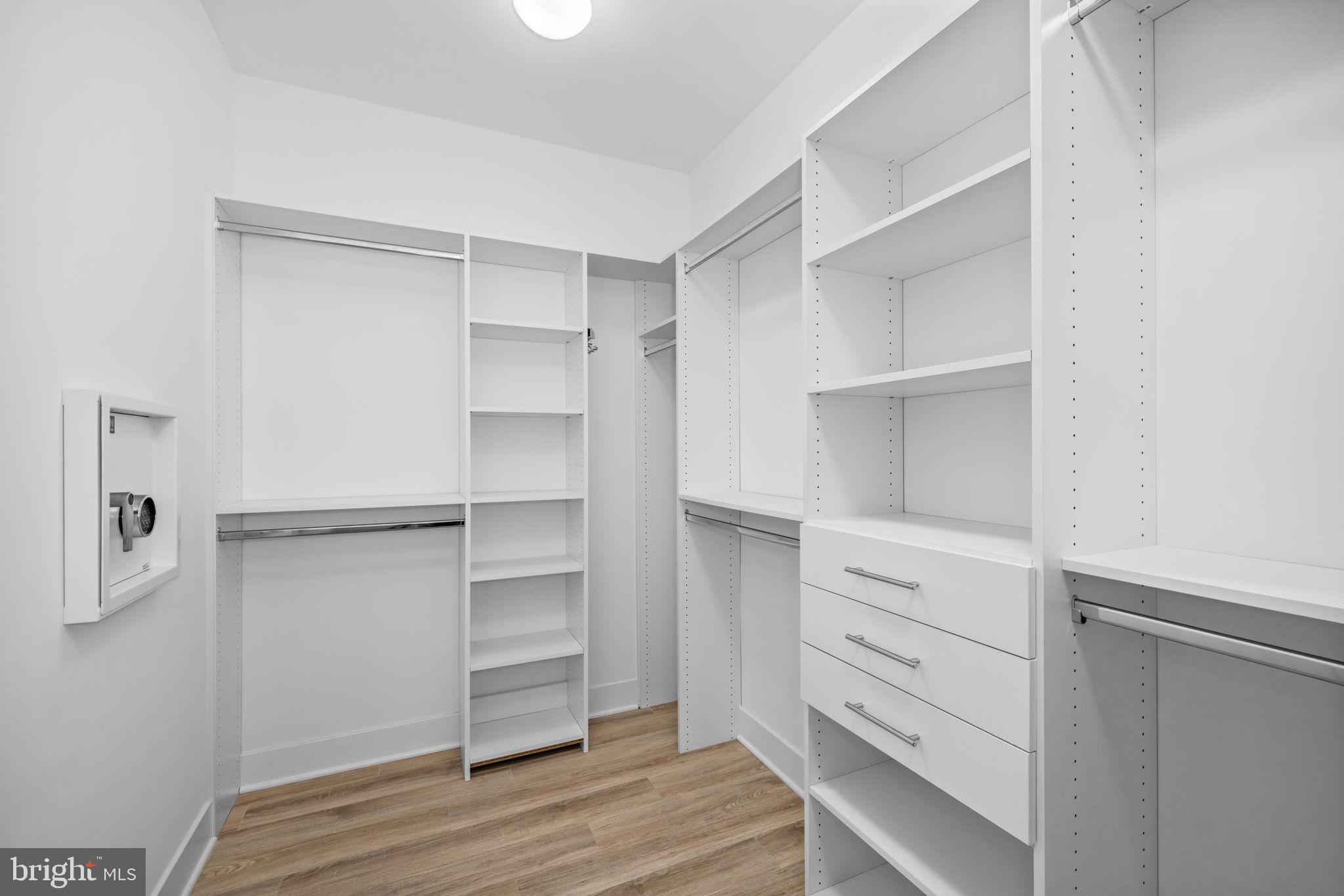 TOWER OAKS - Residential