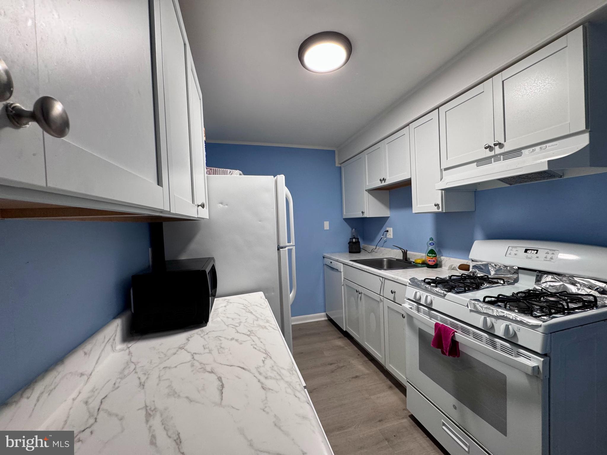 COLUMBIA KNOLL - Residential