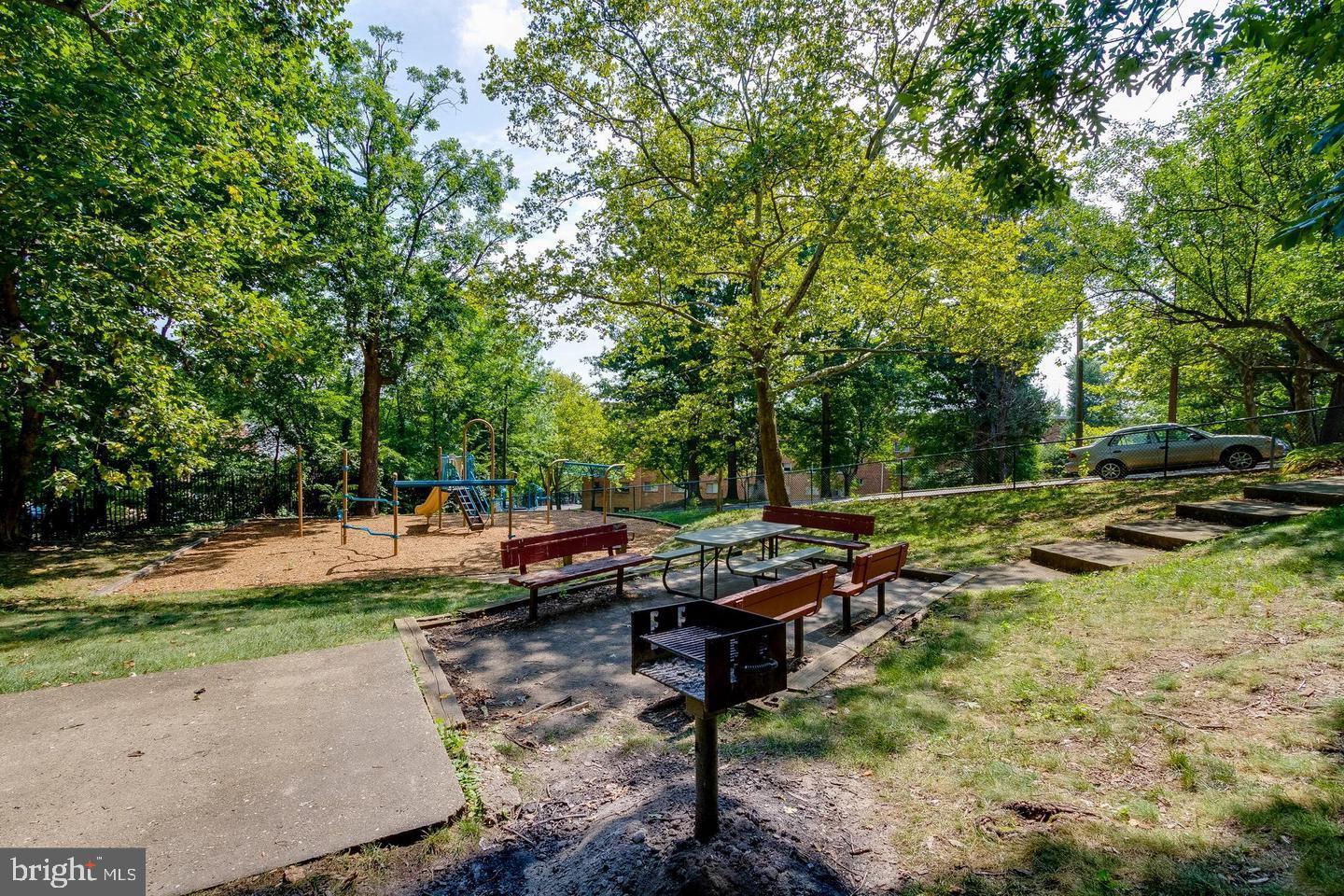 COLUMBIA KNOLL - Residential