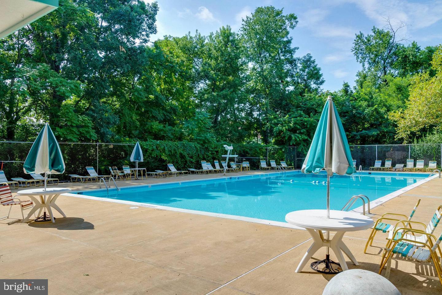 COLUMBIA KNOLL - Residential