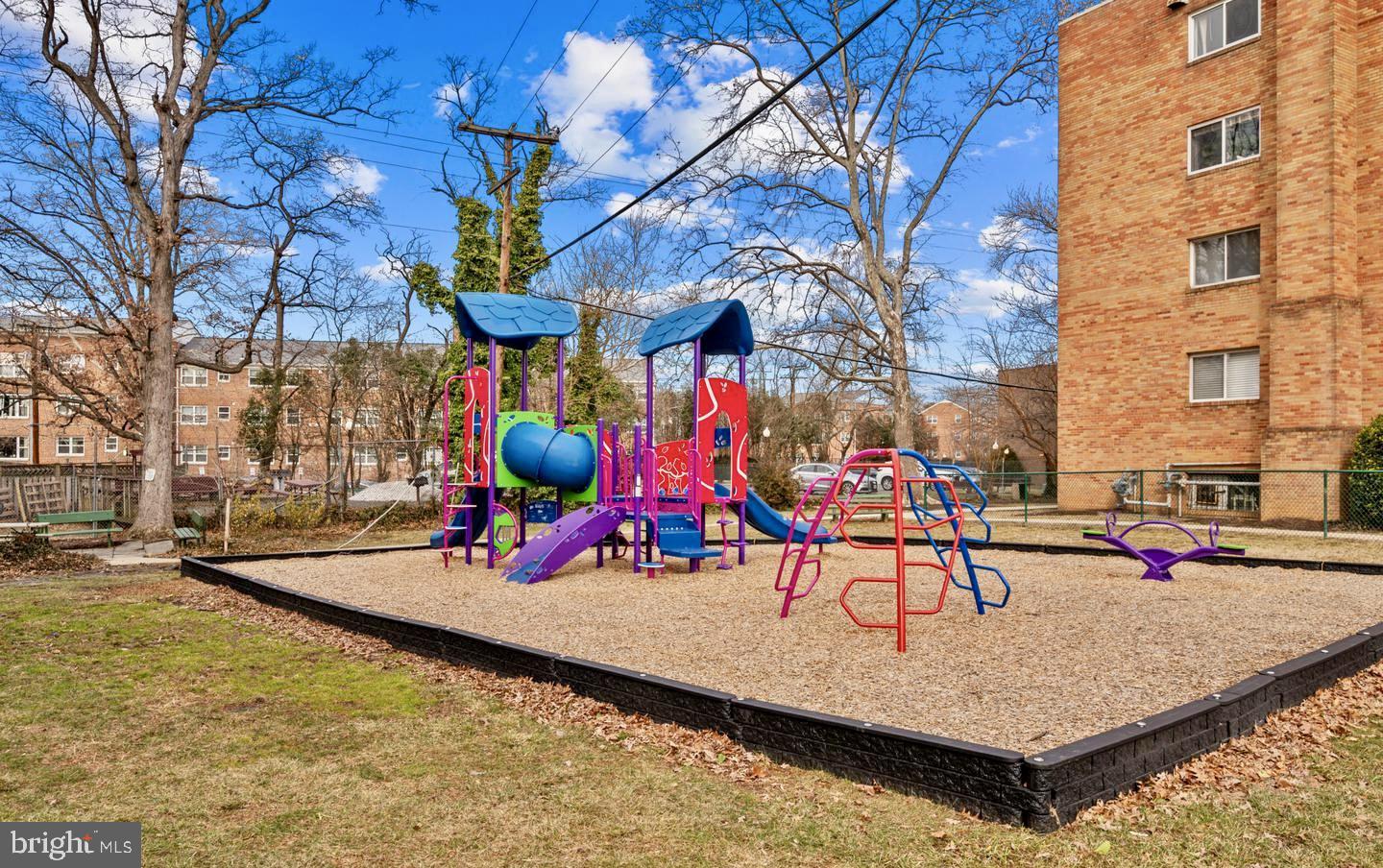 COLUMBIA KNOLL - Residential