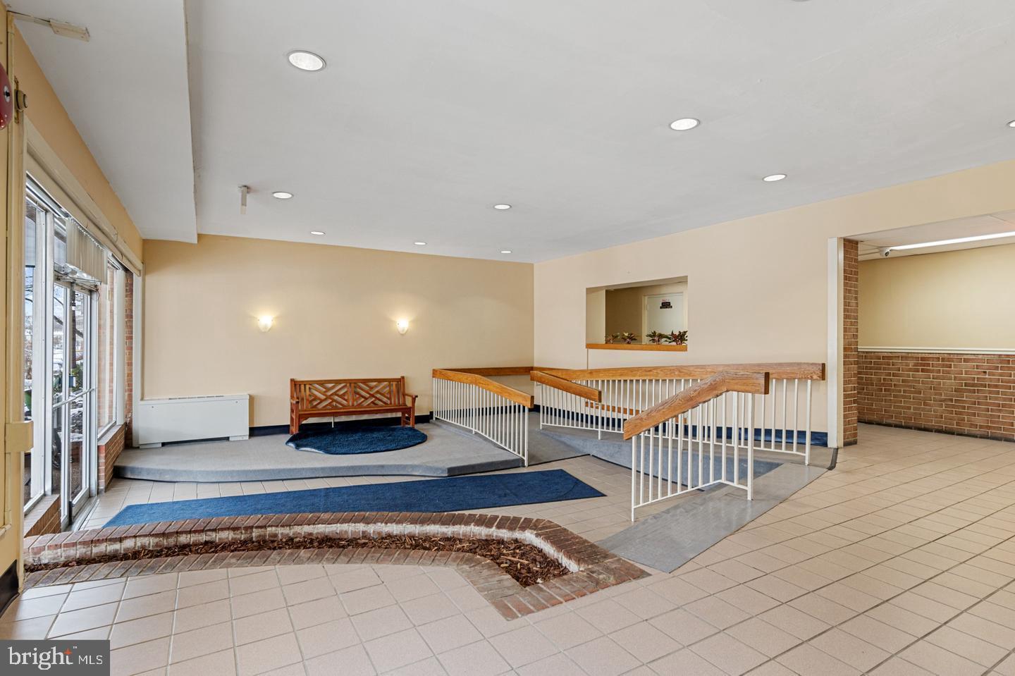 COLUMBIA KNOLL - Residential