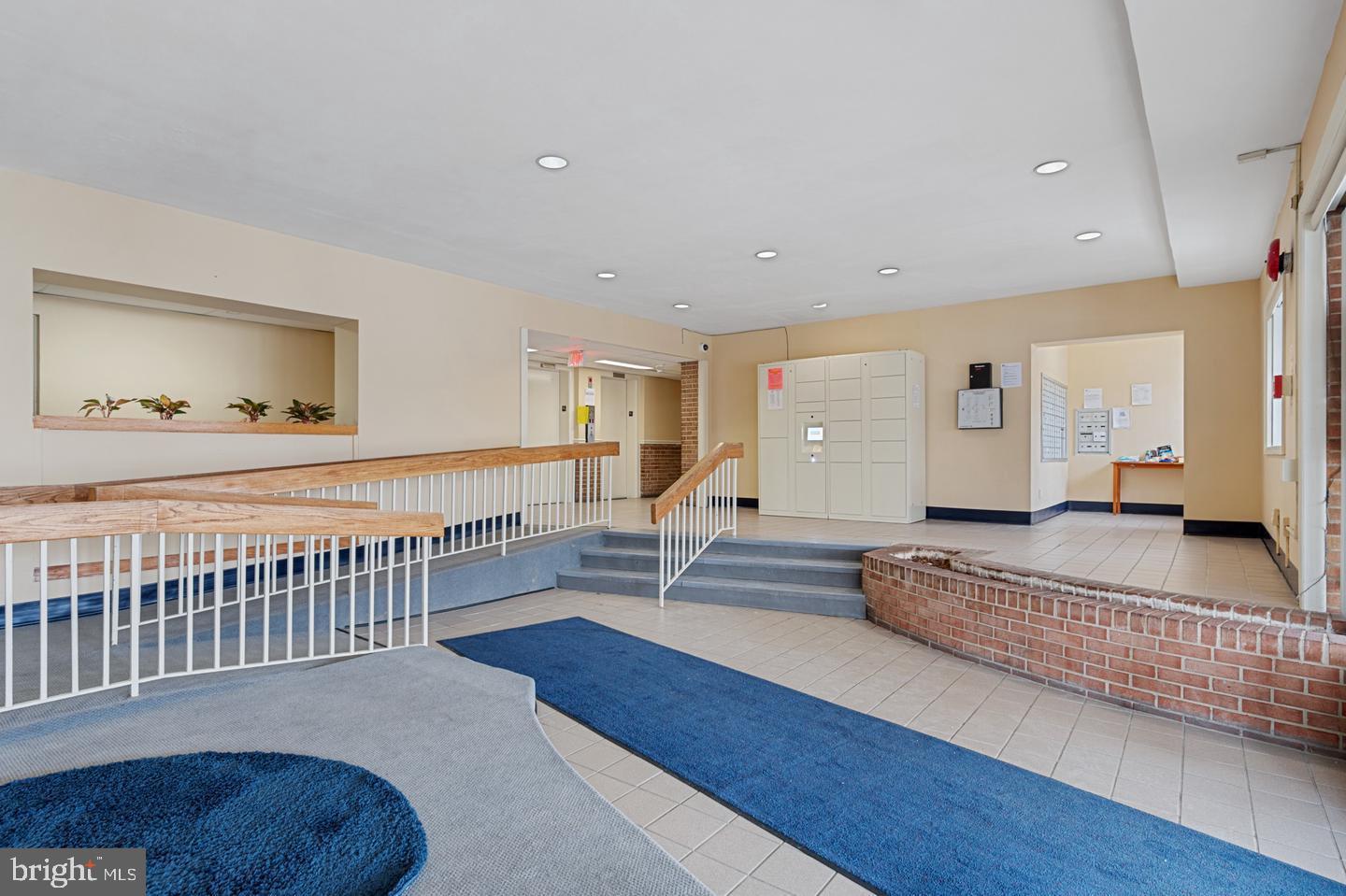 COLUMBIA KNOLL - Residential