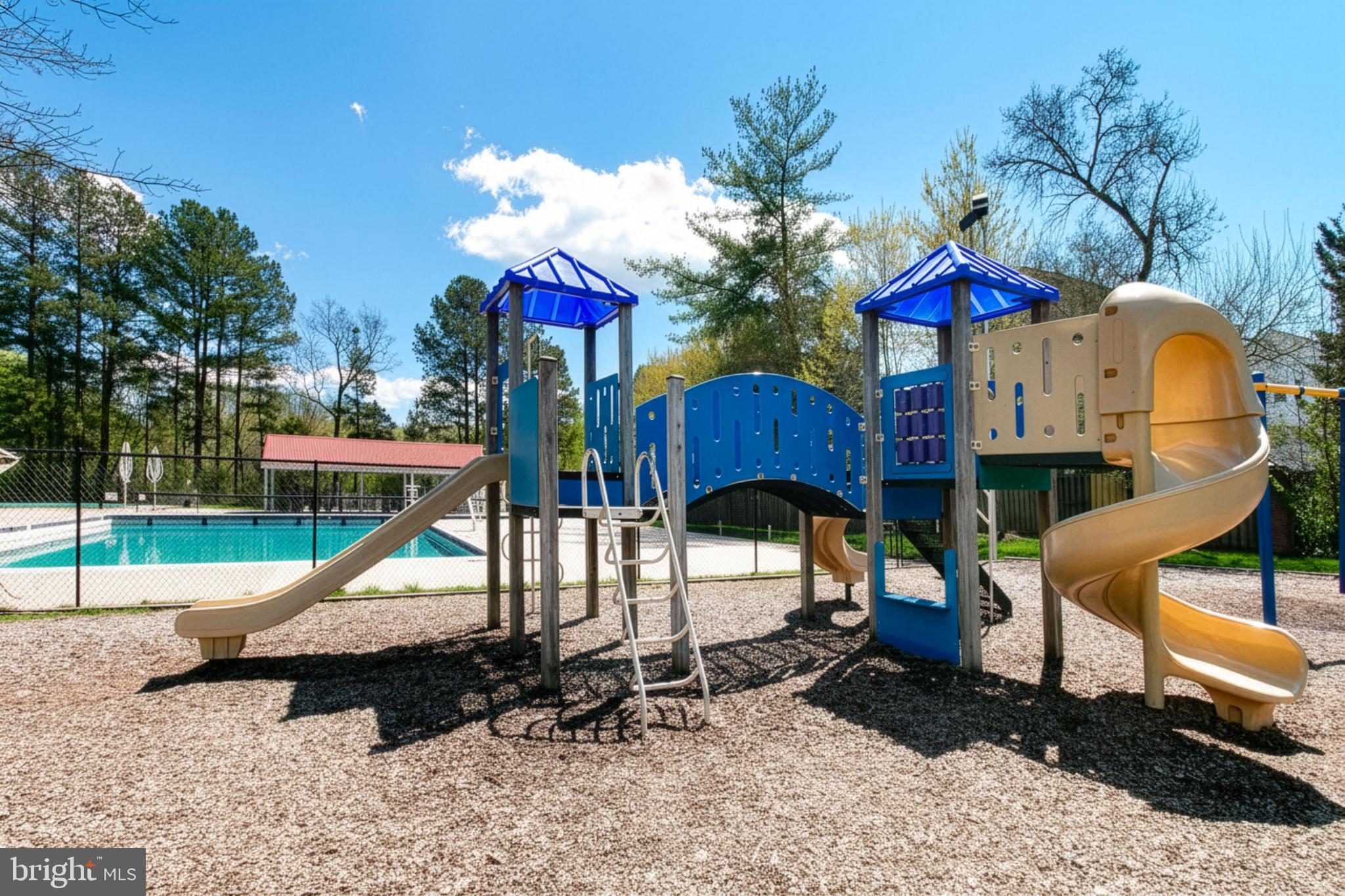 KINGSTON CHASE - Residential