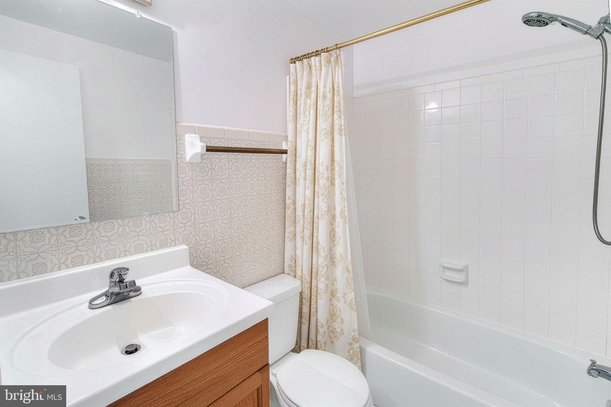 KINGSTON CHASE - Residential