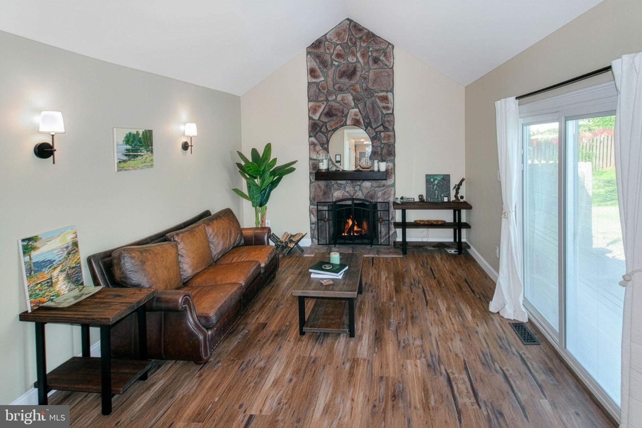 KINGSTON CHASE - Residential