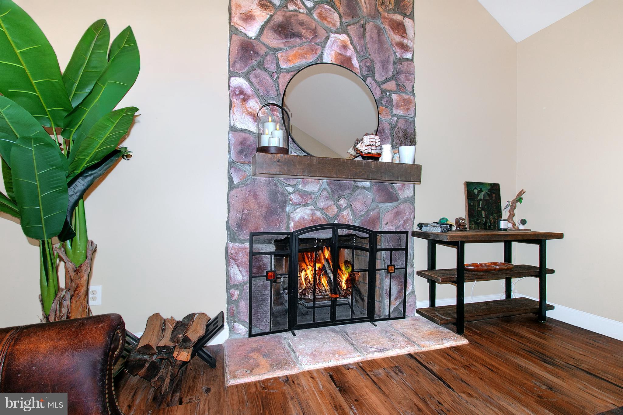 KINGSTON CHASE - Residential