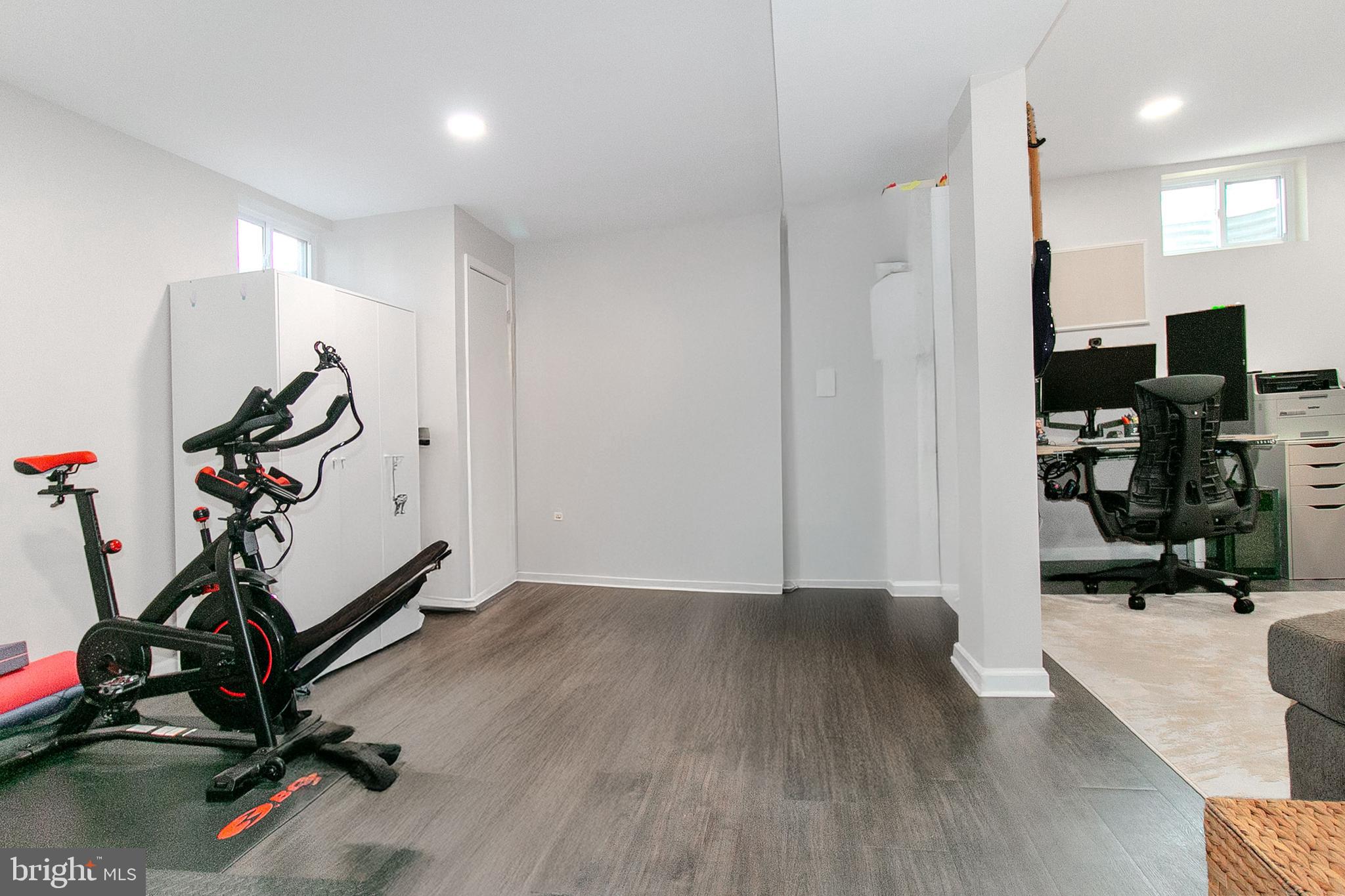 KINGSTON CHASE - Residential