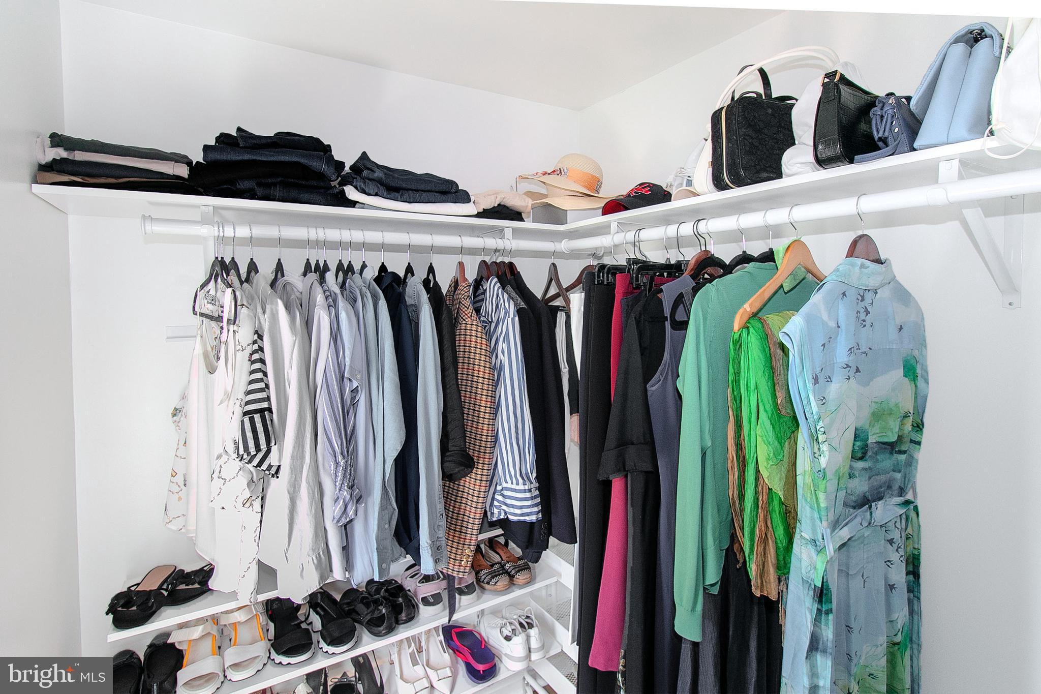 KINGSTON CHASE - Residential