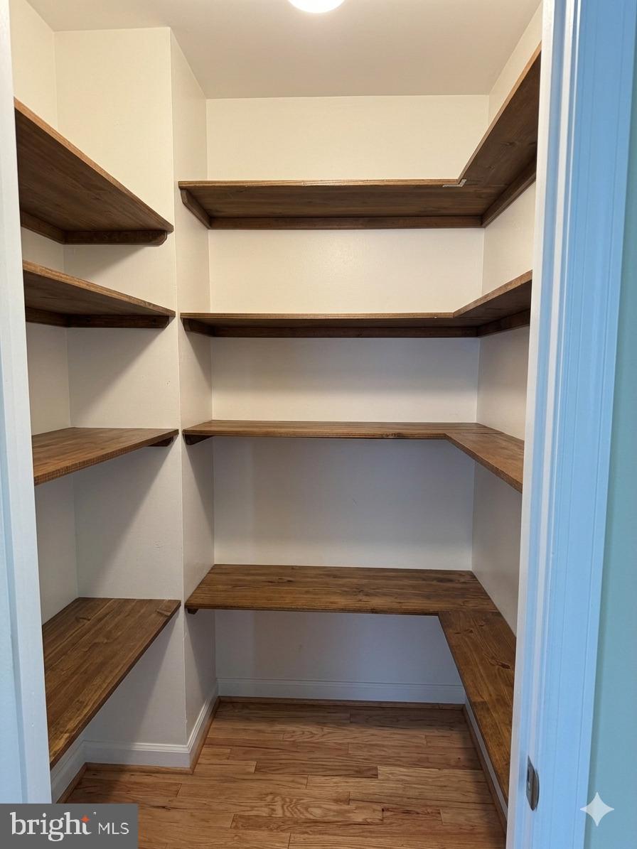 KINGSTON CHASE - Residential