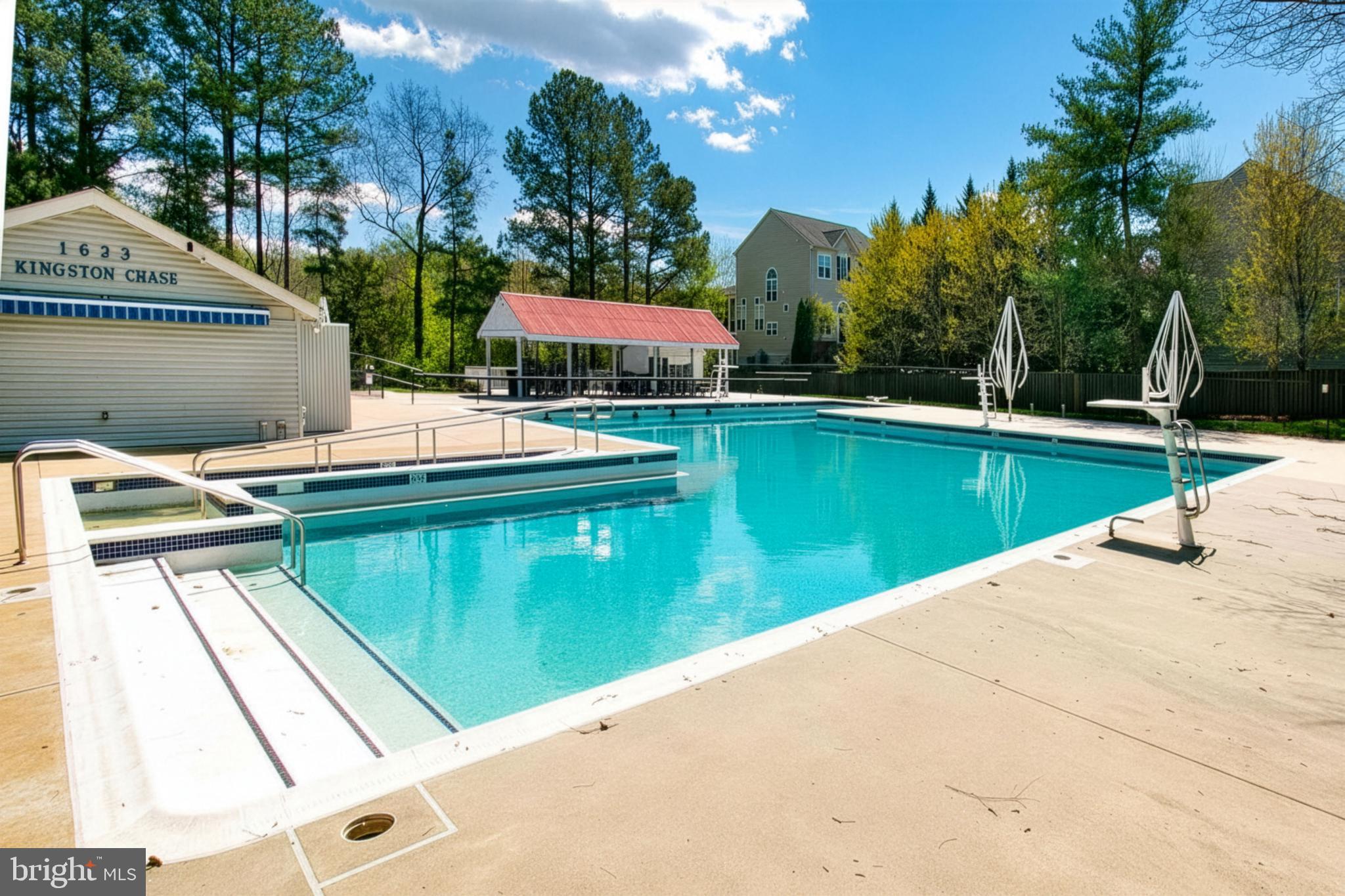 KINGSTON CHASE - Residential