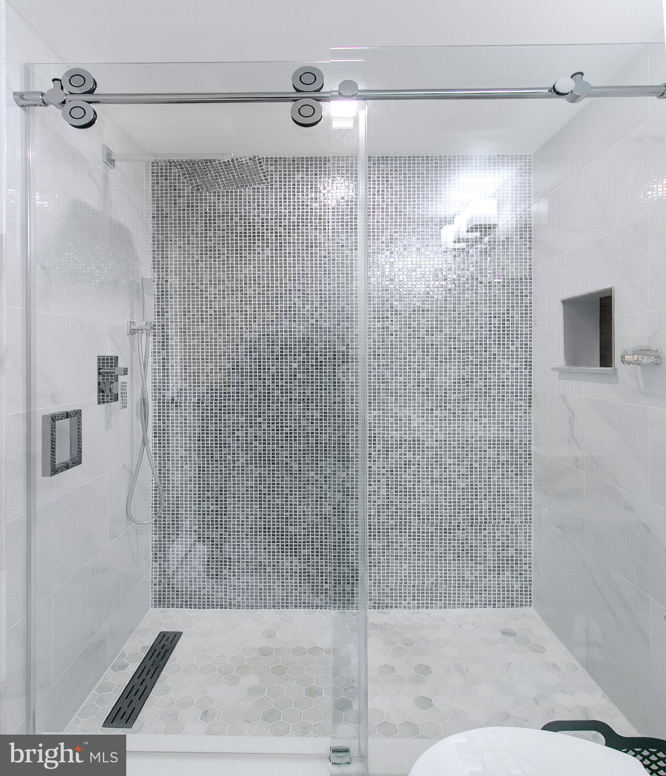 KINGSTON CHASE - Residential