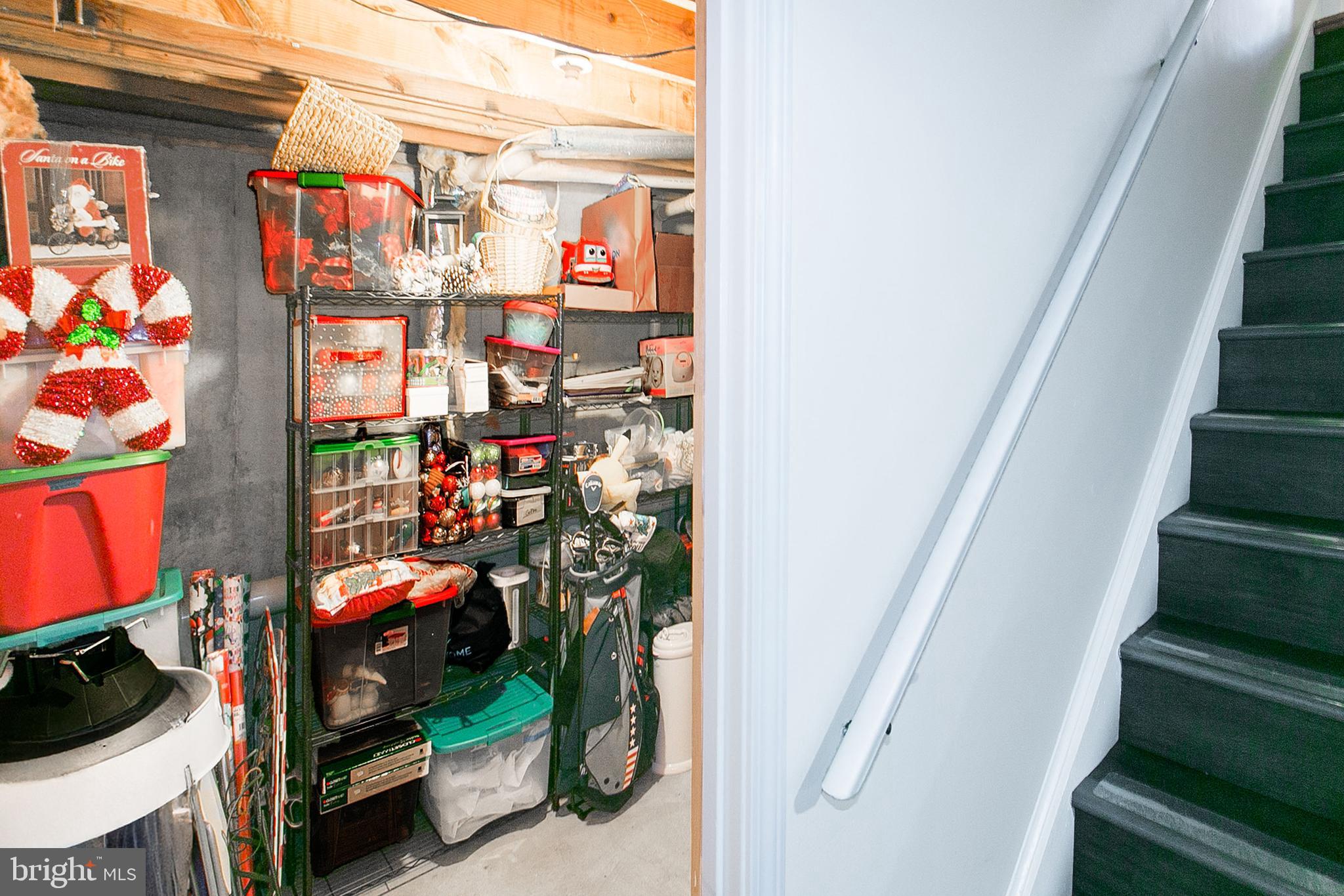 KINGSTON CHASE - Residential