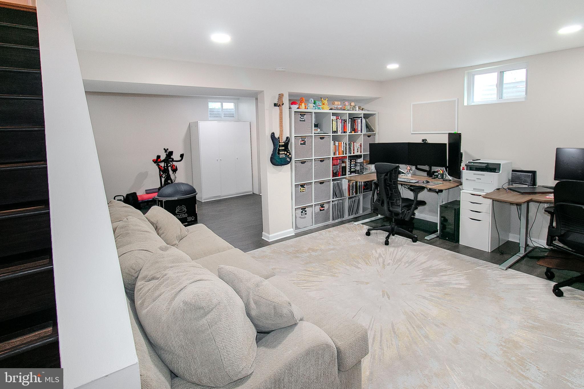 KINGSTON CHASE - Residential