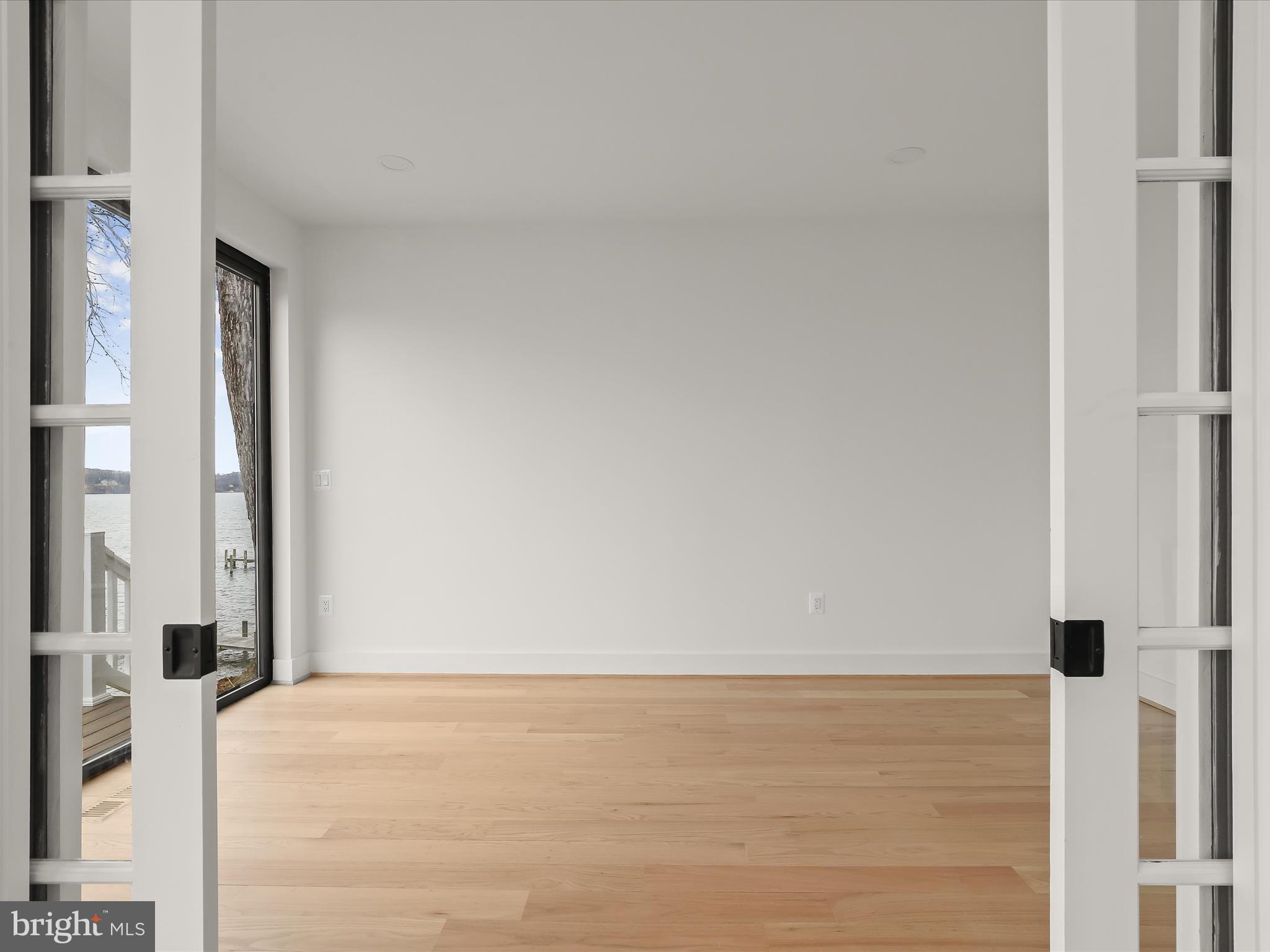 LONG POINT ON THE SEVERN - Residential