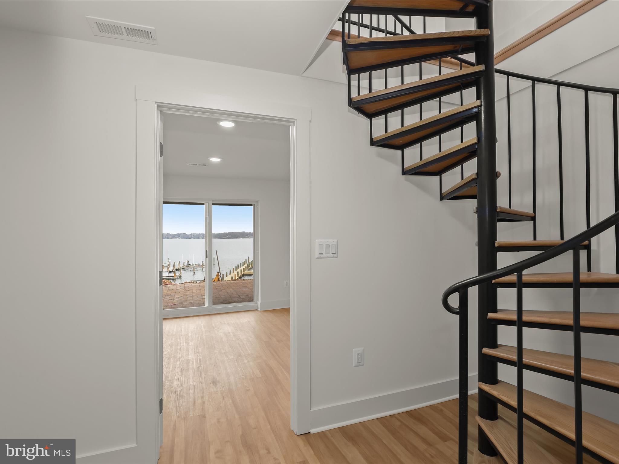 LONG POINT ON THE SEVERN - Residential