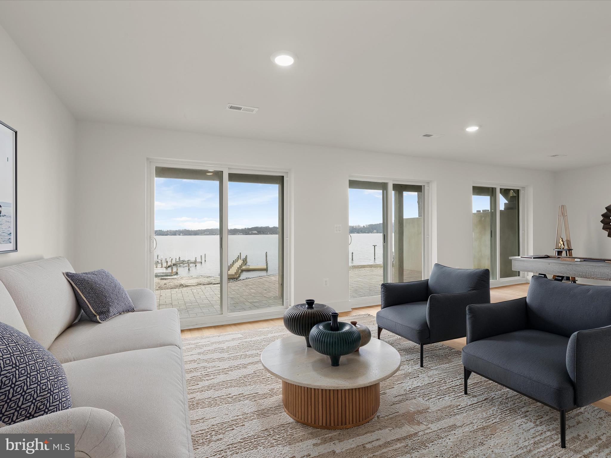 LONG POINT ON THE SEVERN - Residential