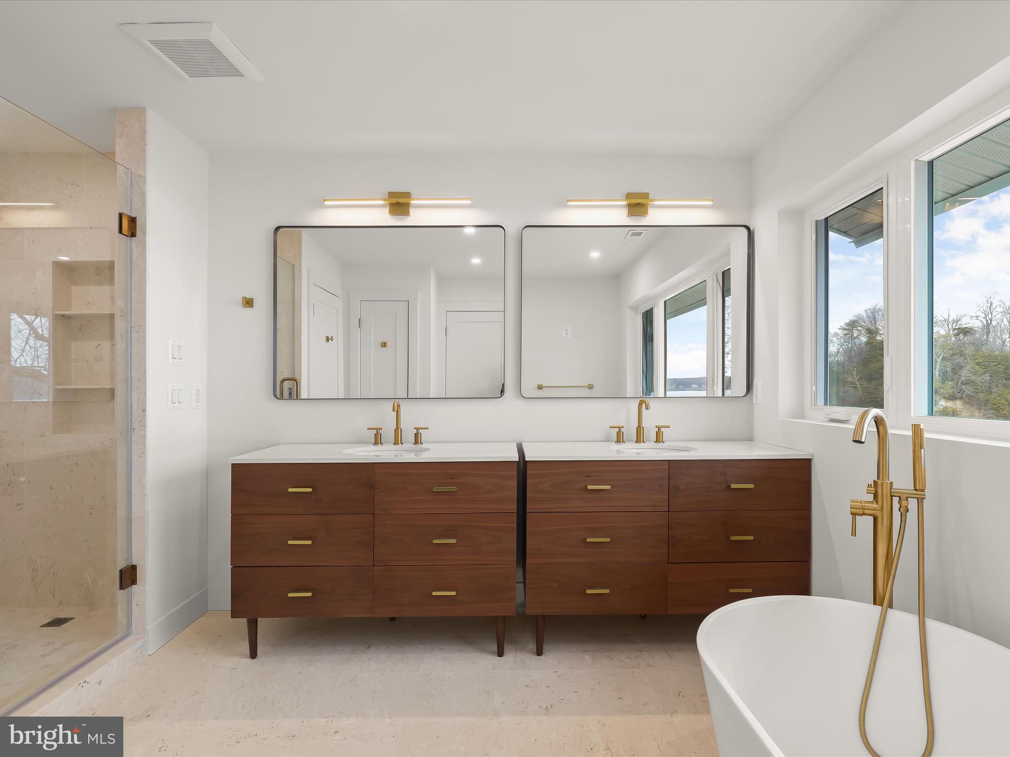 LONG POINT ON THE SEVERN - Residential