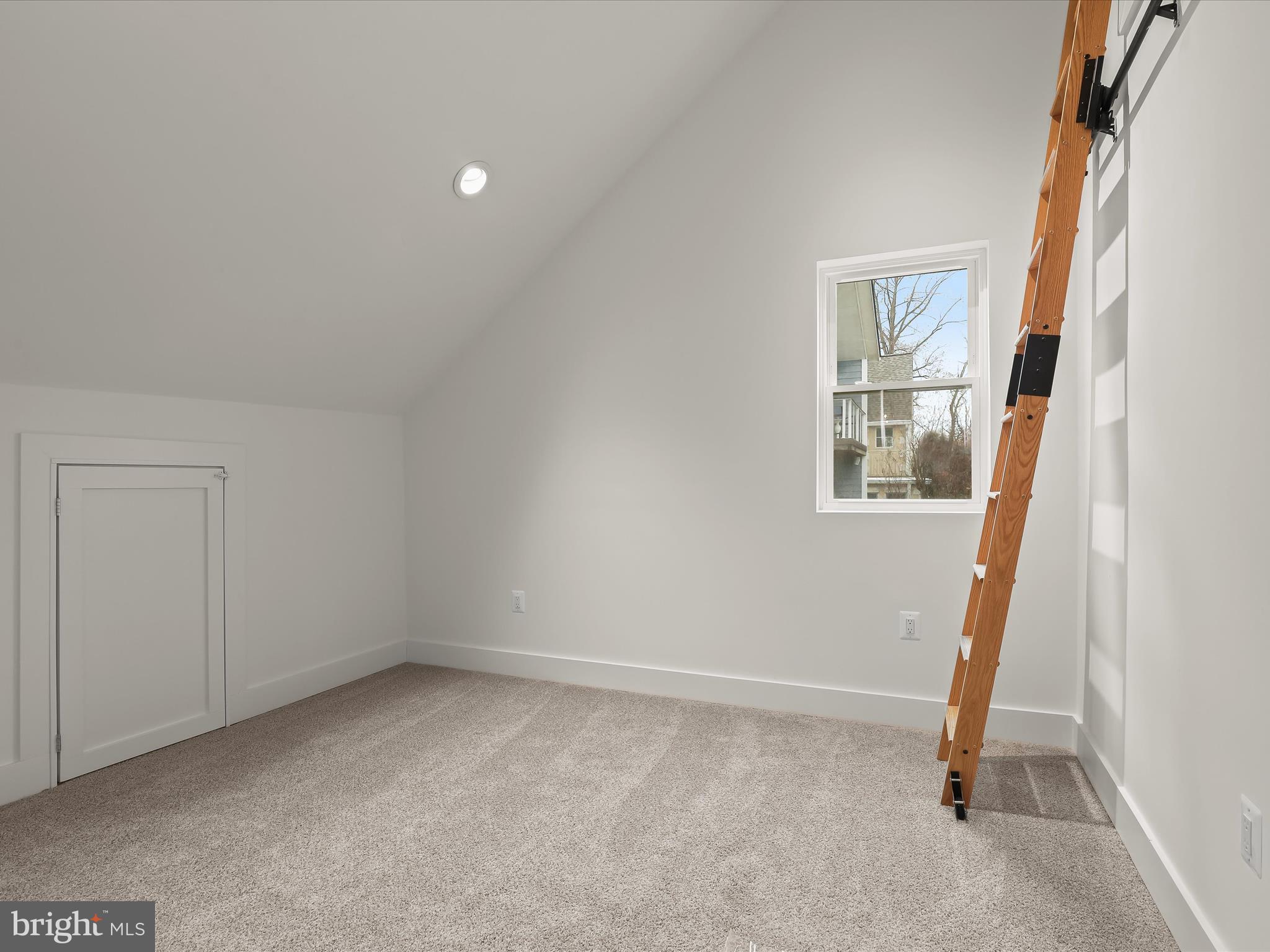 LONG POINT ON THE SEVERN - Residential